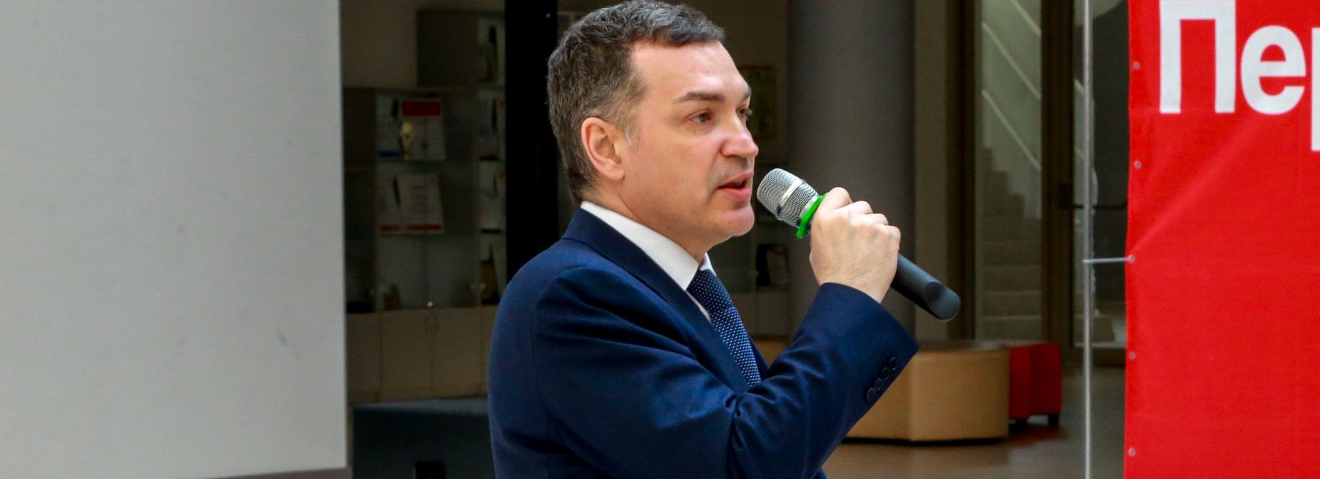 Мэр Новосибирска поздравляет с Днём медицинского работника