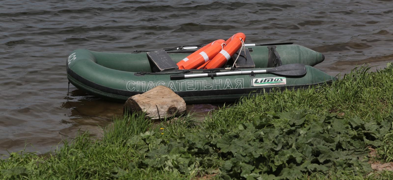 Дачники готовят надувные лодки к паводку в Новосибирске