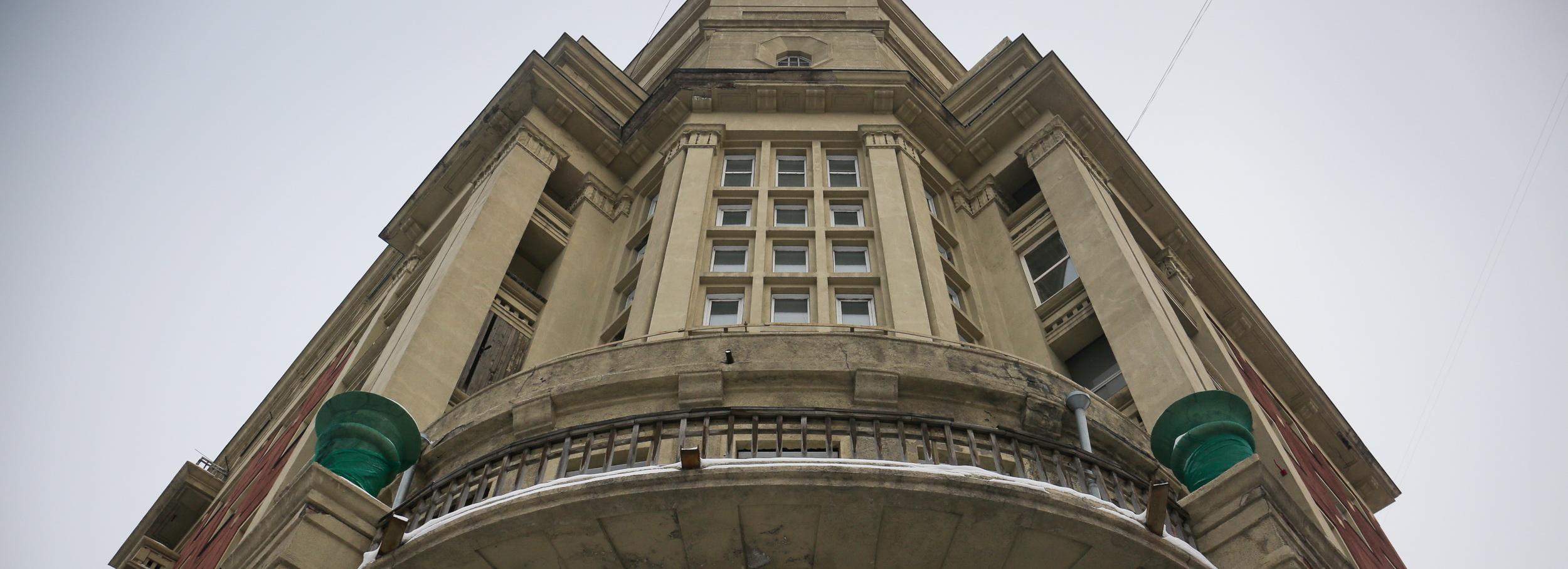 100-квартирный дом на Красном проспекте начнут ремонтировать в 2025 году