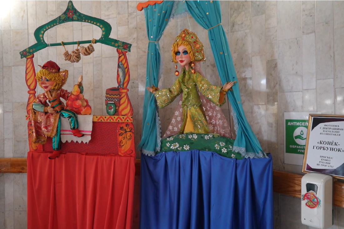 Сказочную экскурсию с ключницей устроил для детей театр кукол