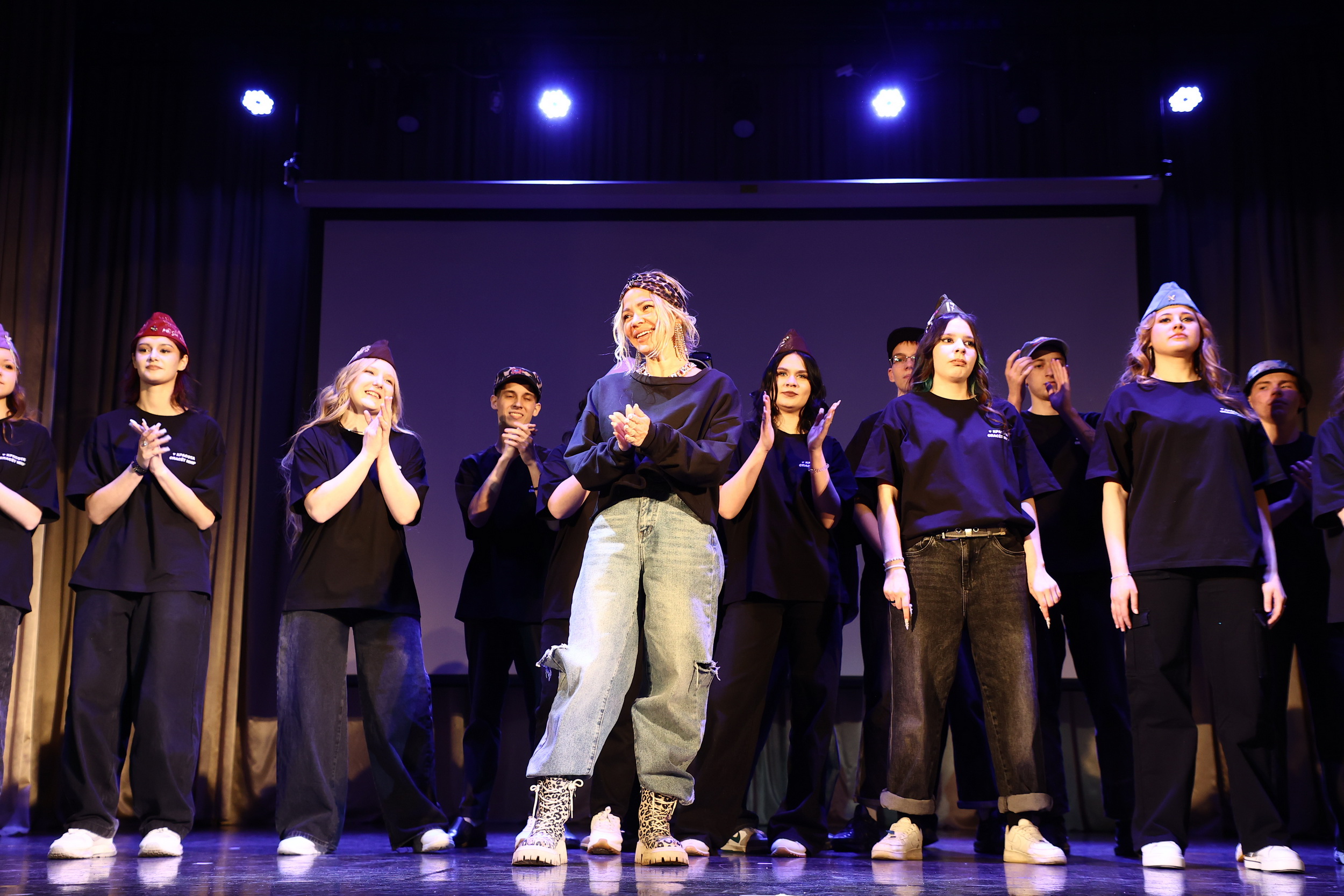 Готовы к новой жизни: традиционный бал устроили для выпускников детдомов