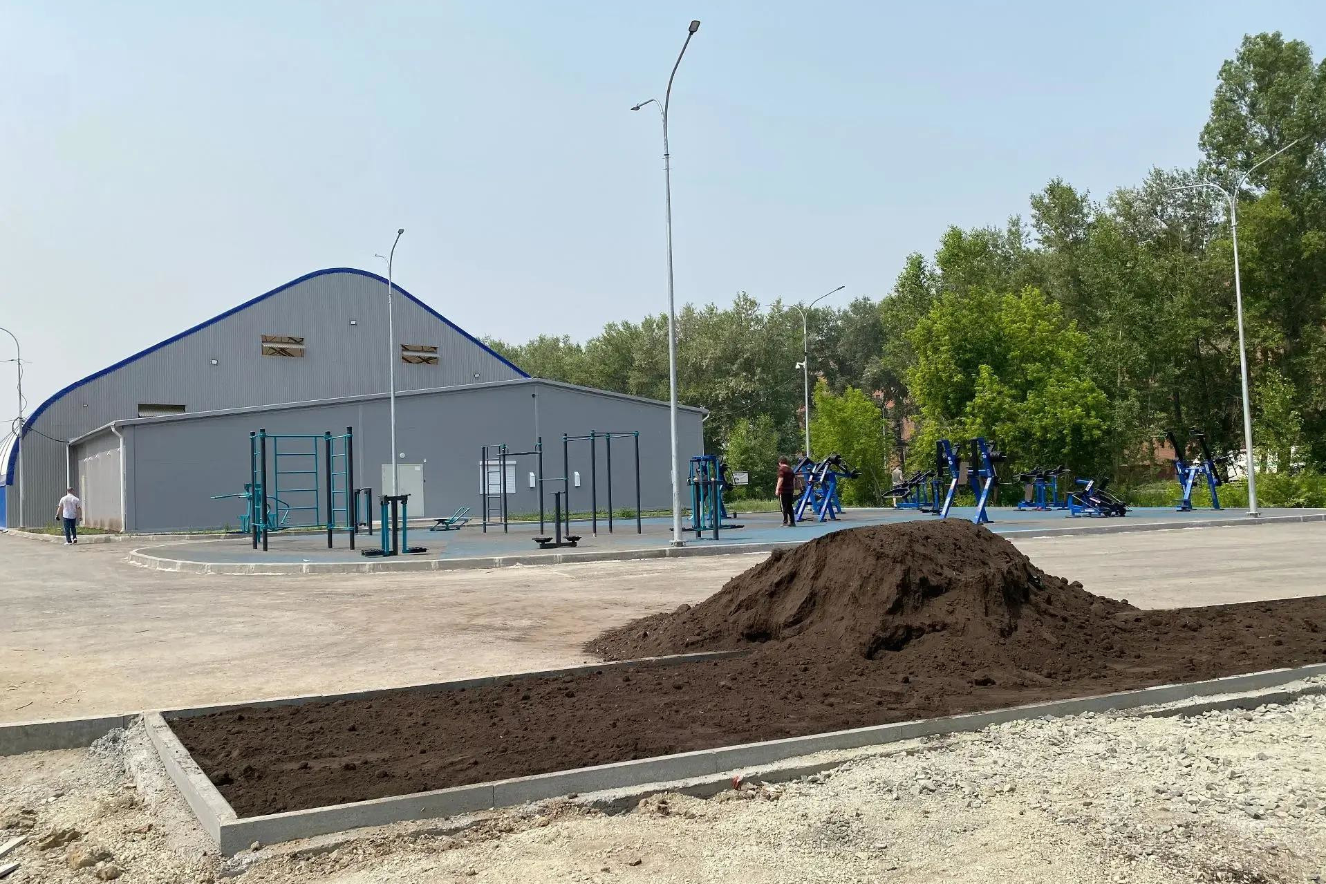 Крытую хоккейную коробку на большой аллее Затулинки откроют в сентябре
