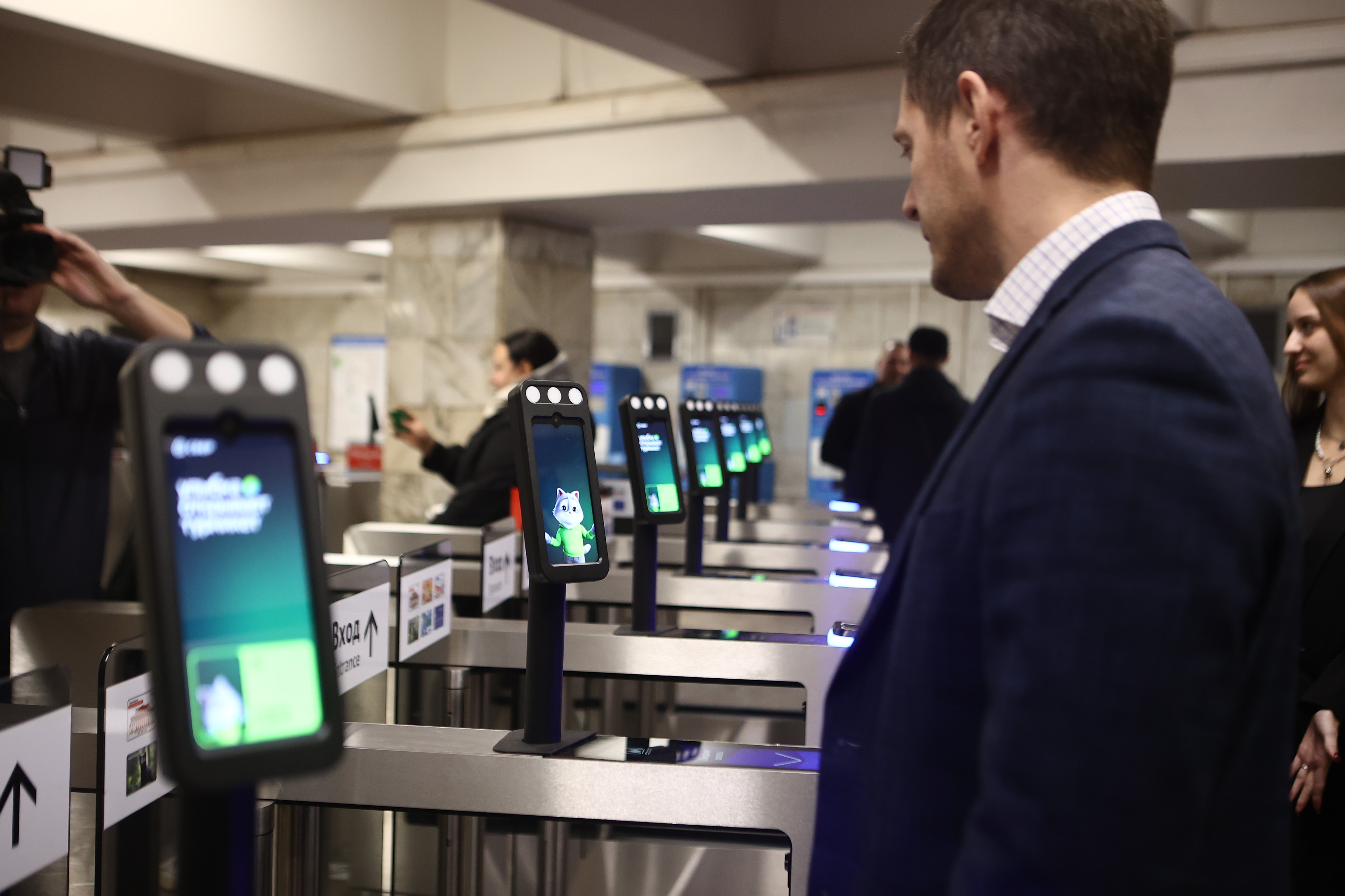 100 тысяч новосибирцев улыбнулись платёжным терминалам в метро