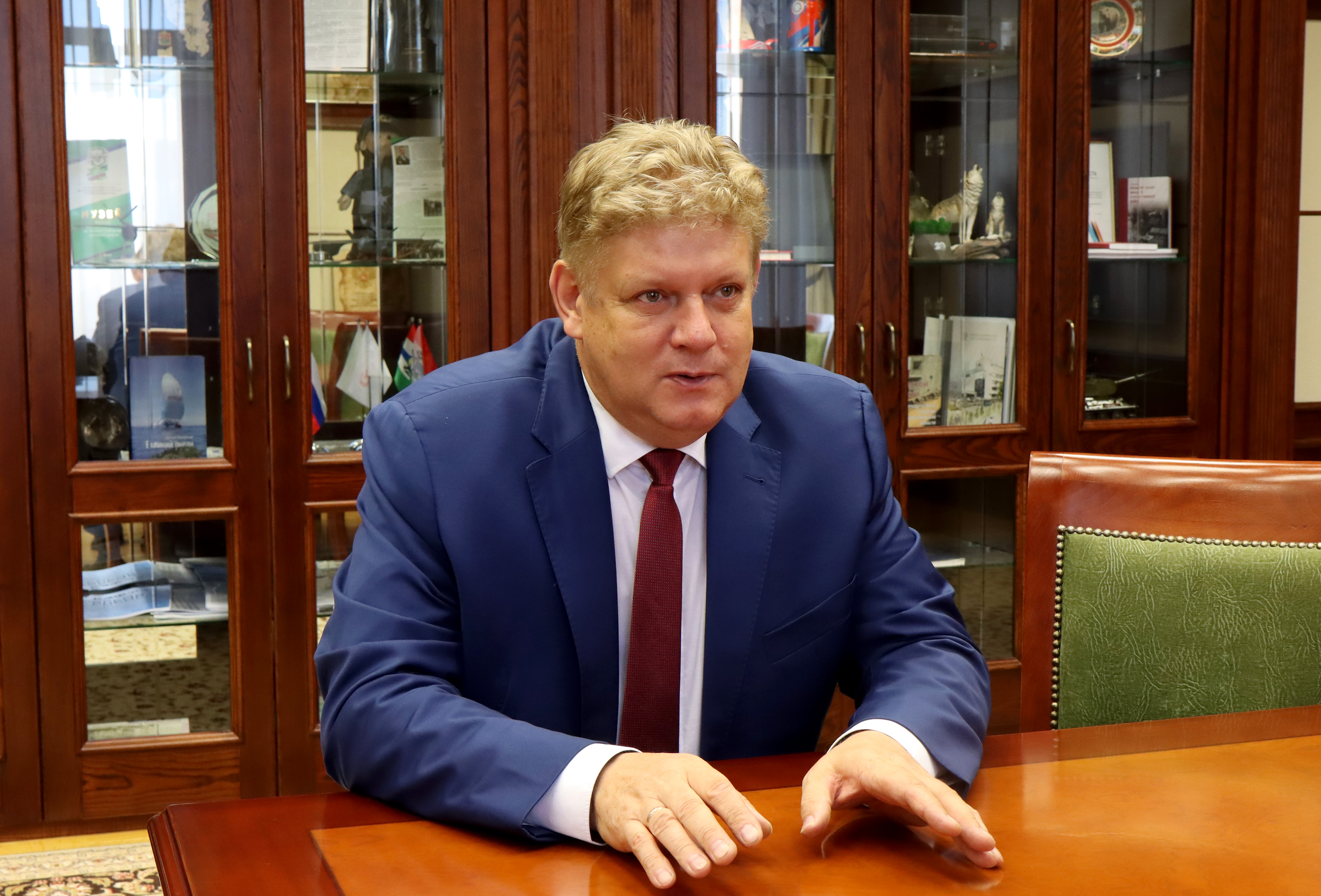 Полпред Серышев встретился с участником программы «Время героев»