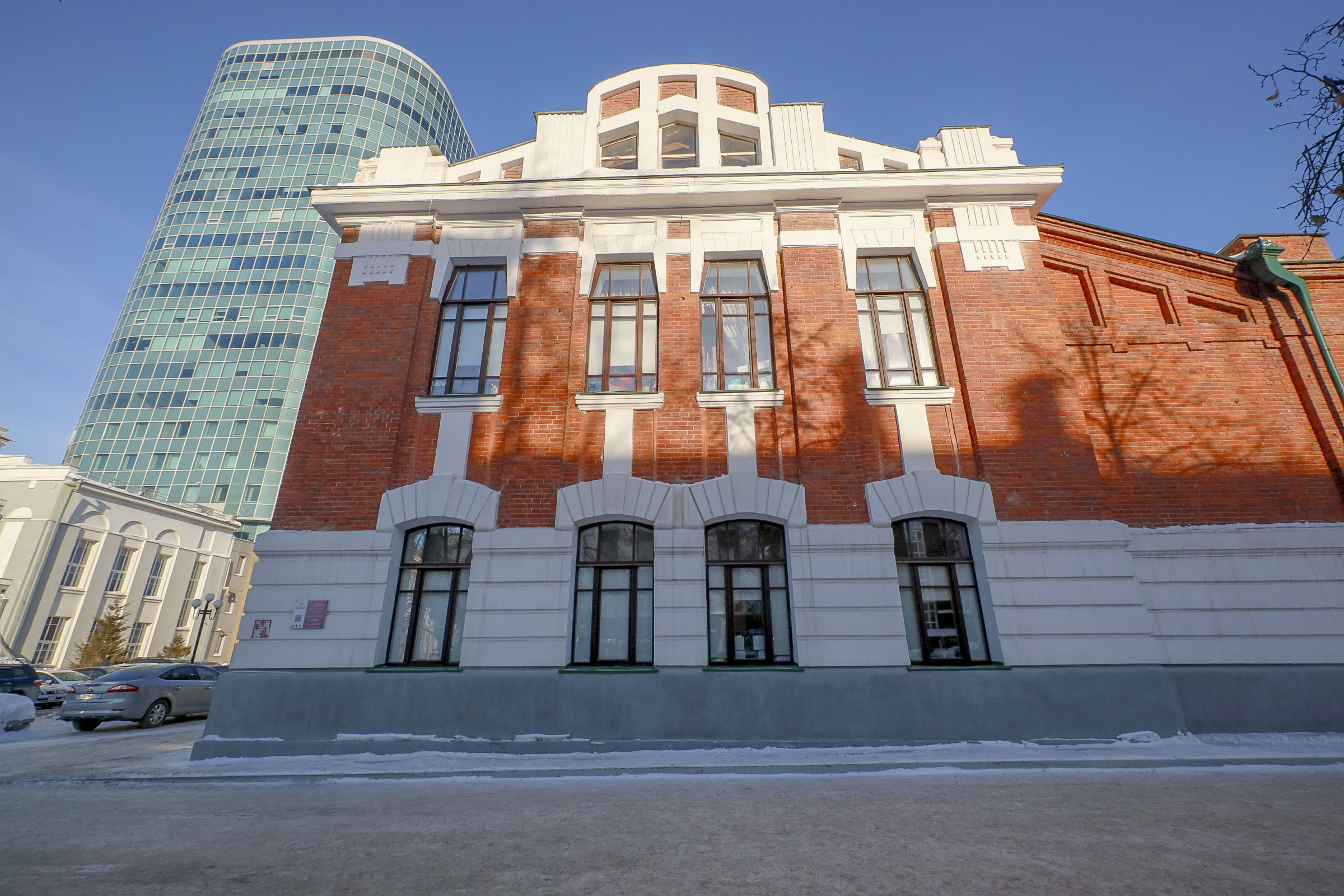 Осторожно, модерн: фотоподборка с 10 великолепными зданиями Новосибирска