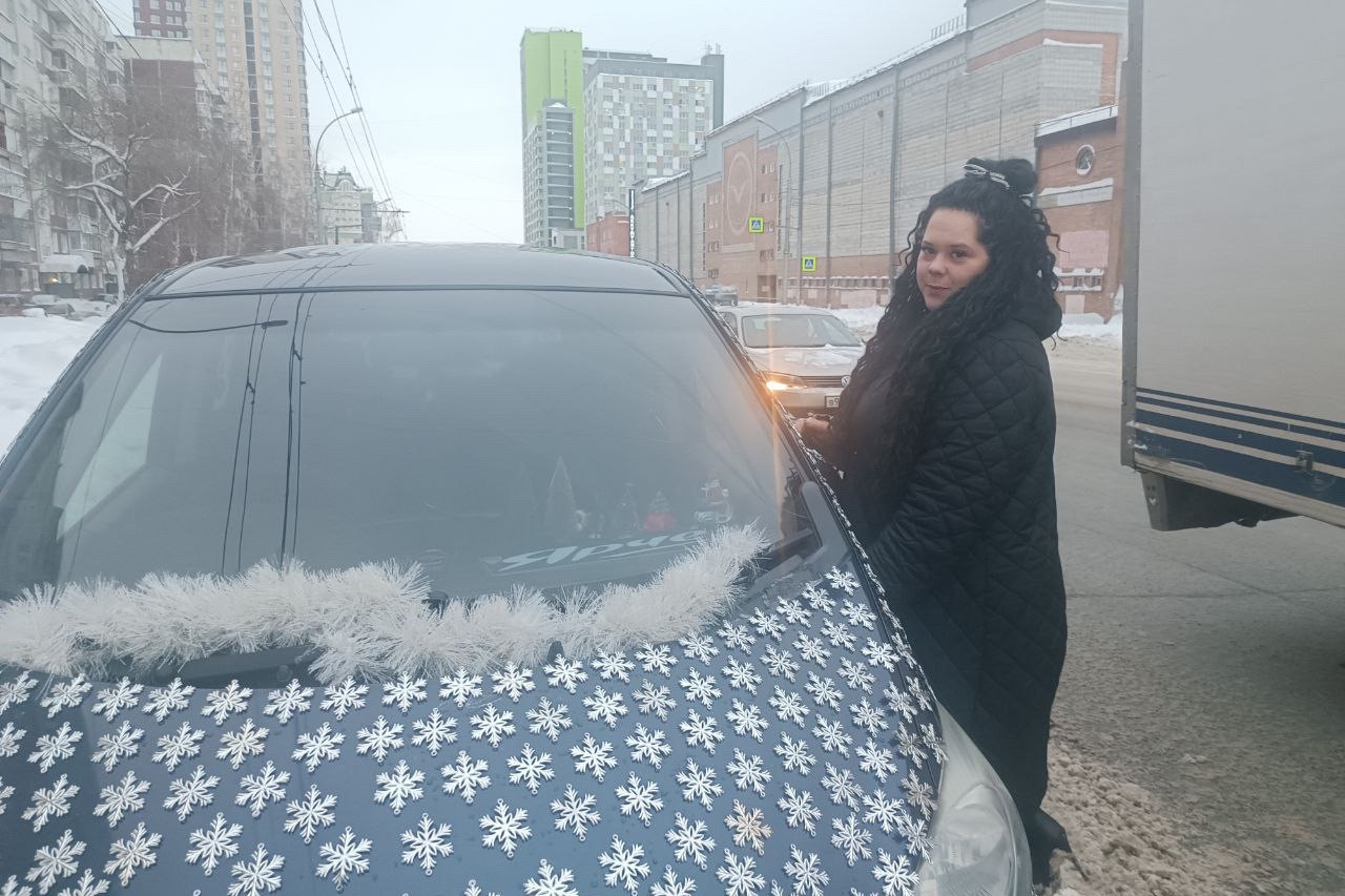 Новосибирская таксистка бесплатно развезёт участников СВО 23 февраля