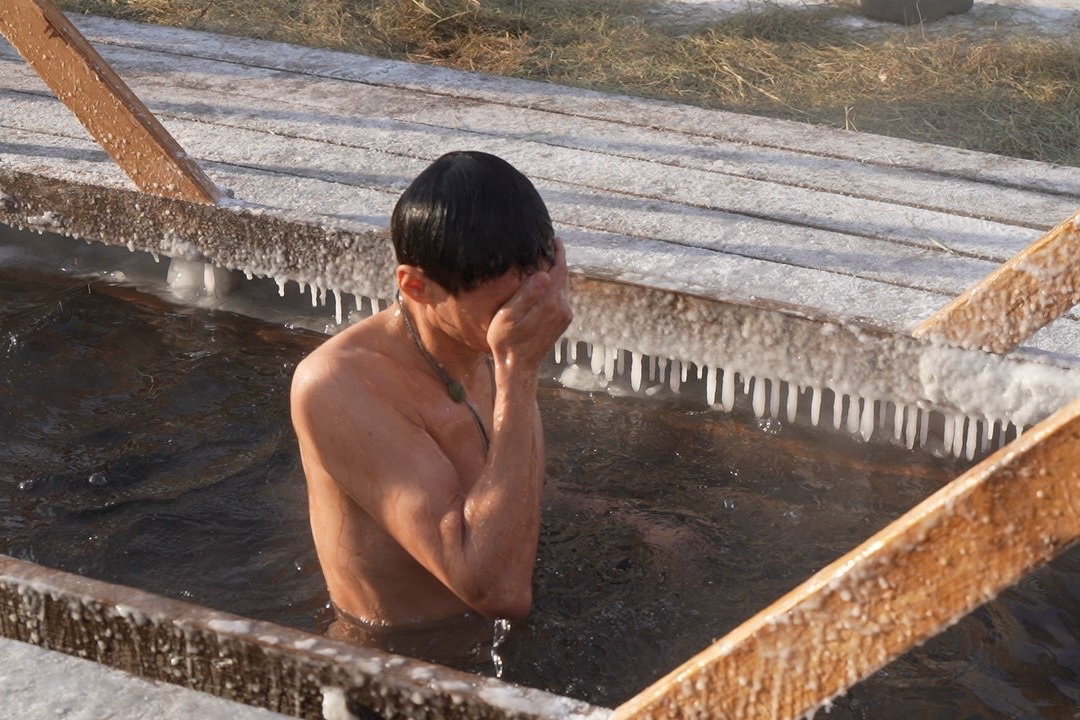 Крещенская благодать: жители Стрижей оценили «депутатскую» купель