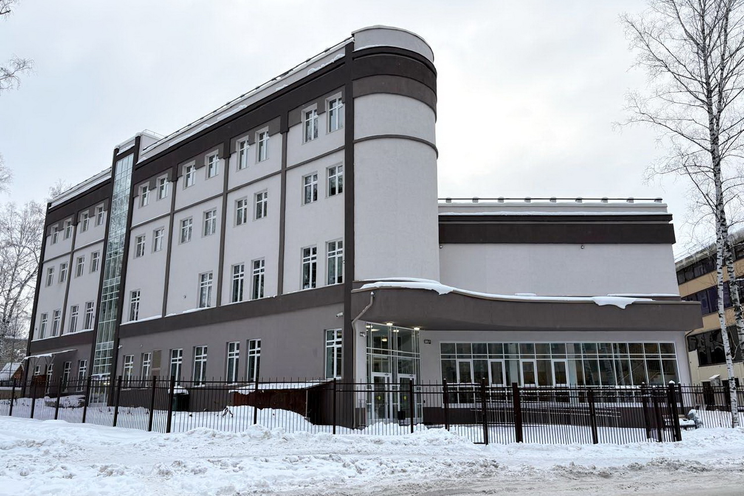 Музыкальную школу на 800 мест достроили в новосибирском Академгородке