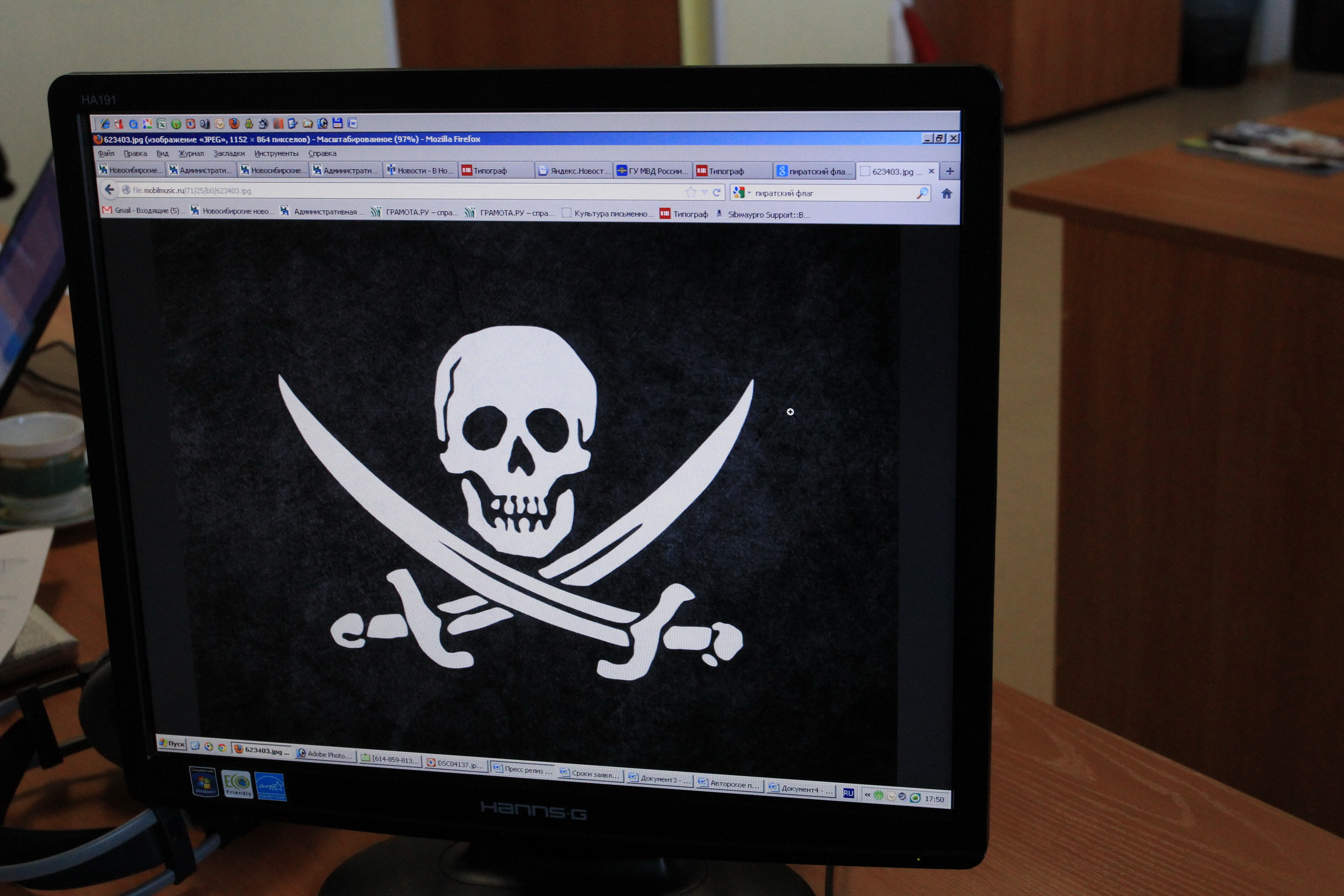 Мошенники атаковали новосибирцев приглашениями на эфир с губернатором