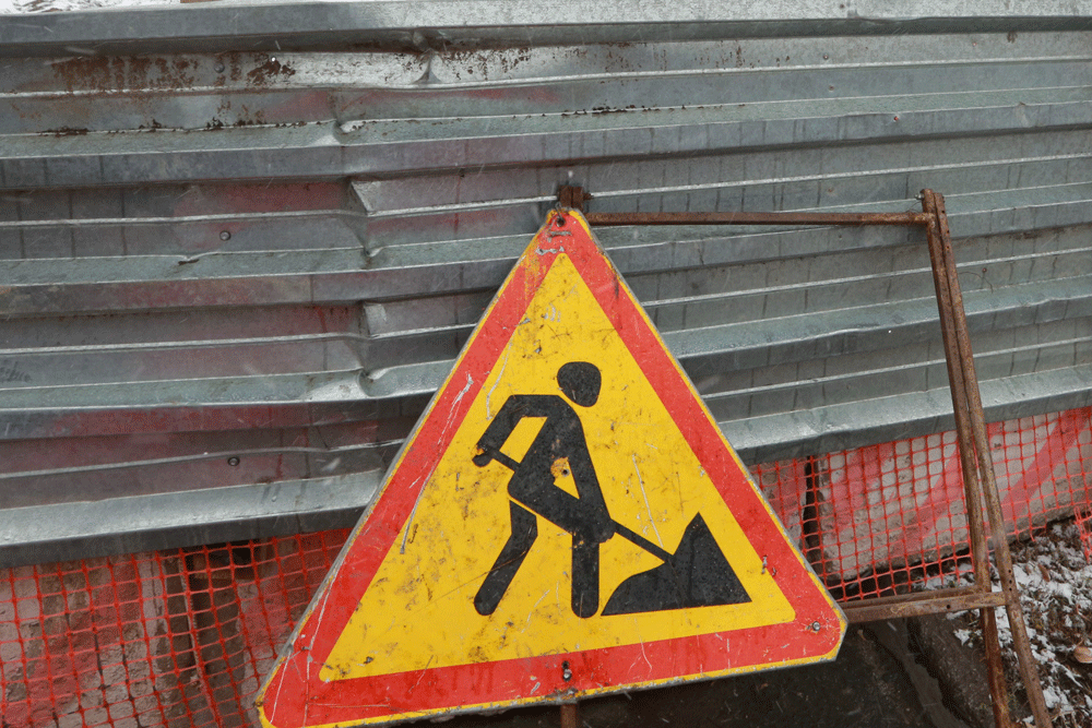 Два автобуса и маршрутку пустили в объезд разрытия на Новоуральской