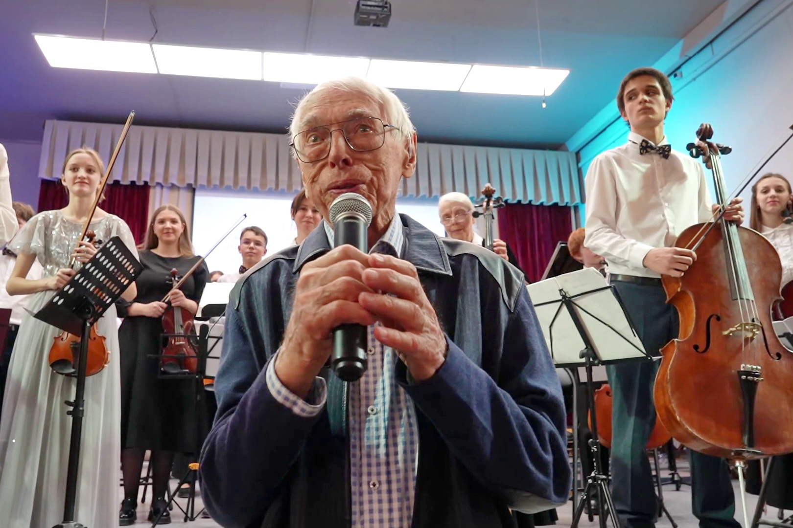 100-летний маэстро Зацепин побывал в своей родной музыкальной школе