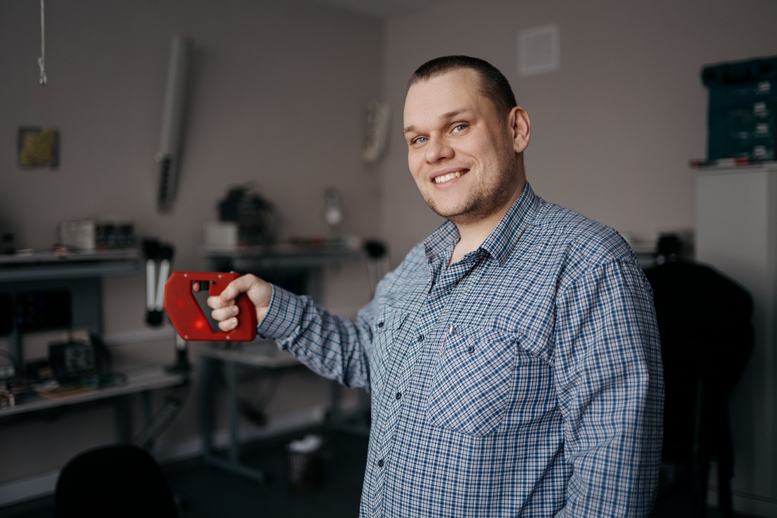 Ручной навигатор для незрячих усовершенствовали в Новосибирске