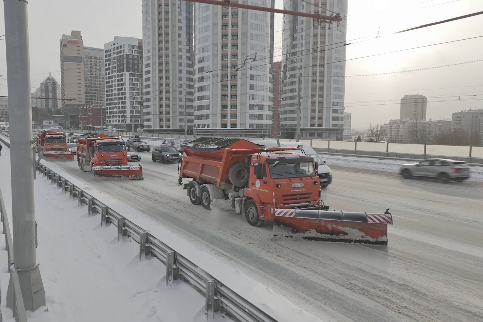 В режиме аврала: хроника зимней уборки дорог в Новосибирске