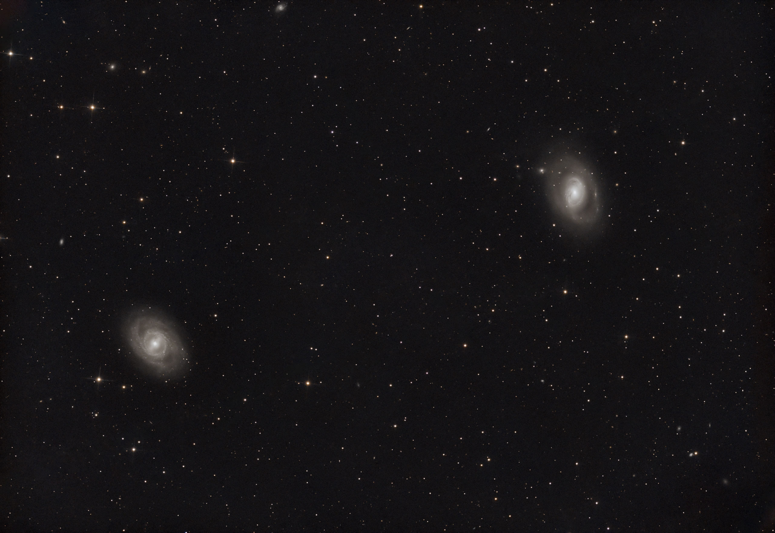 Сразу две спиральные галактики снял новосибирский астрофотограф