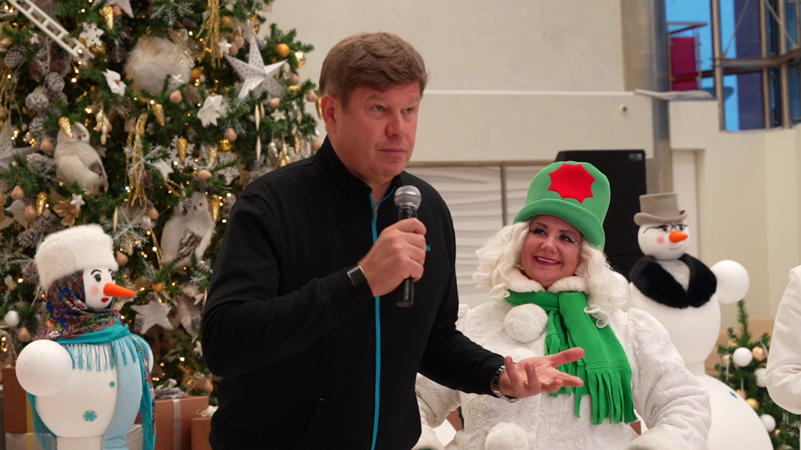 Поющий комментатор: Дмитрий Губерниев дал концерт в Новосибирске