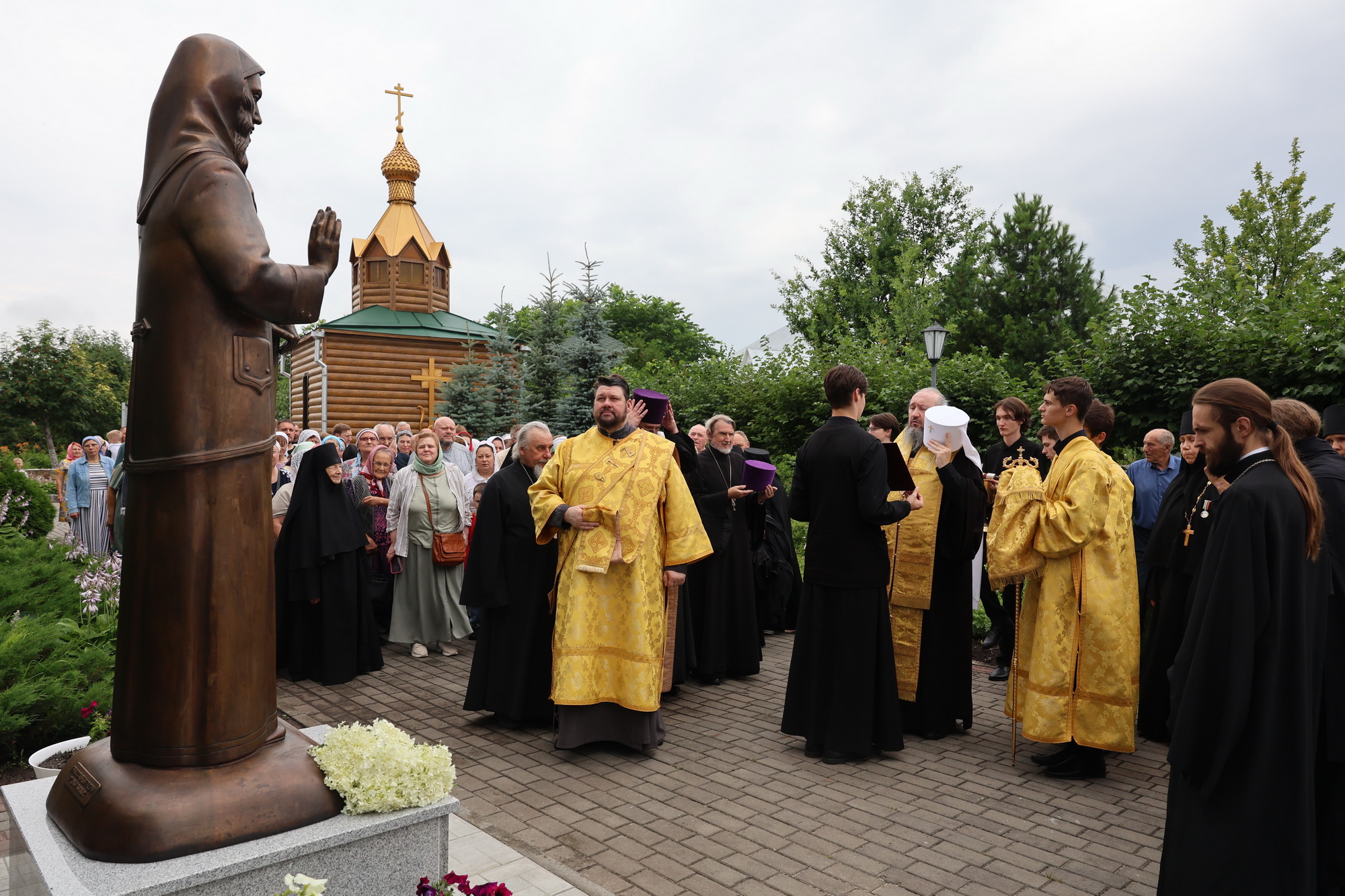 Памятник блаженной Ксении Петербургской установили в Новосибирской области