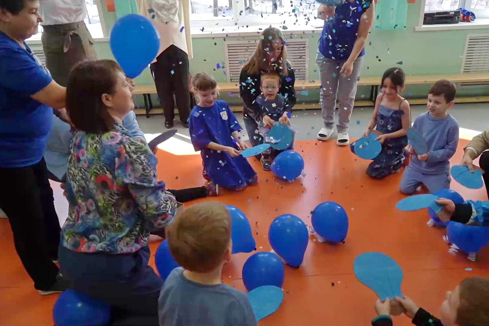 «Зажги синим!»: необычным фейерверком напомнили об аутизме в Новосибирске