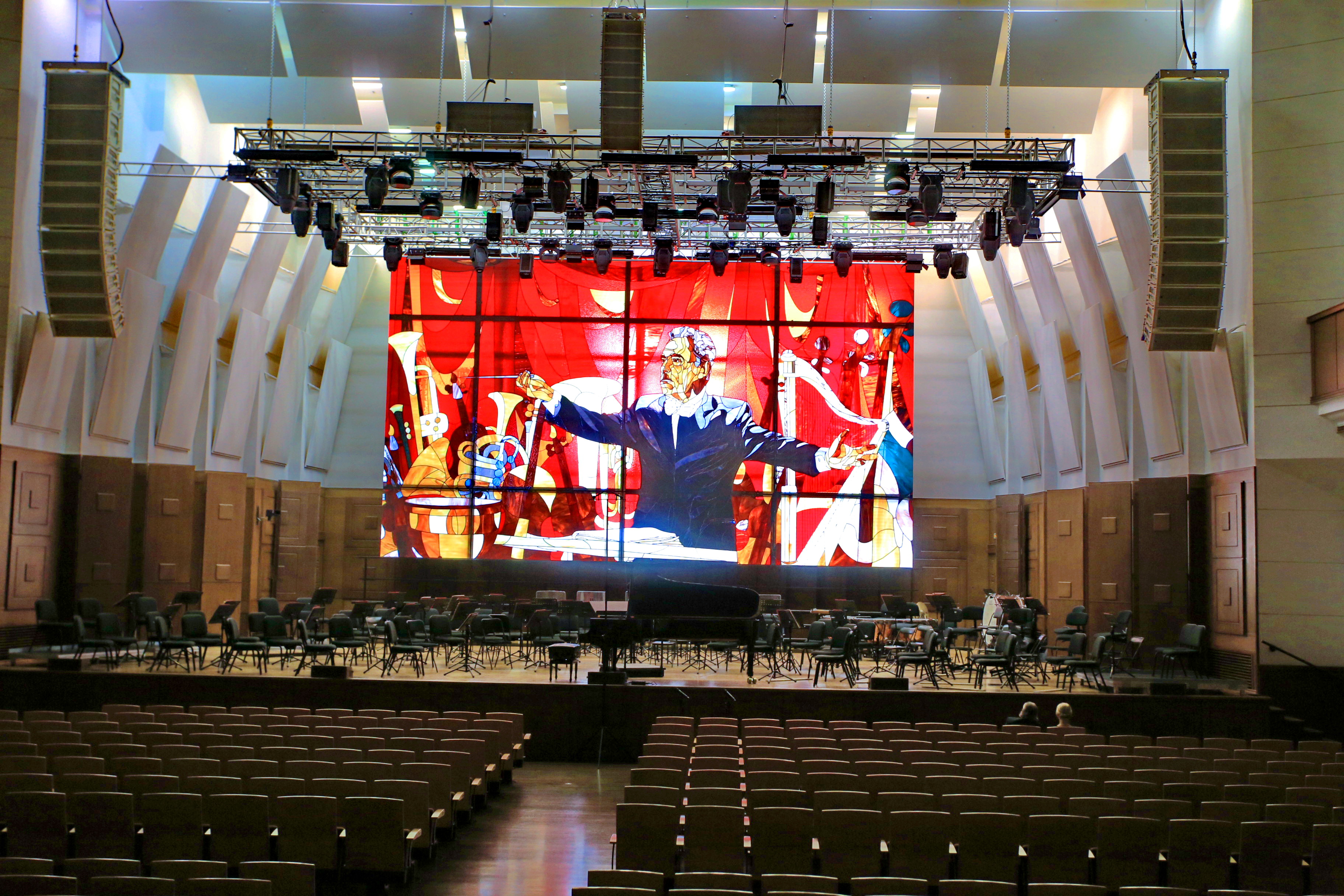 Оркестр под управлением Владимира Спивакова выступит в Новосибирске