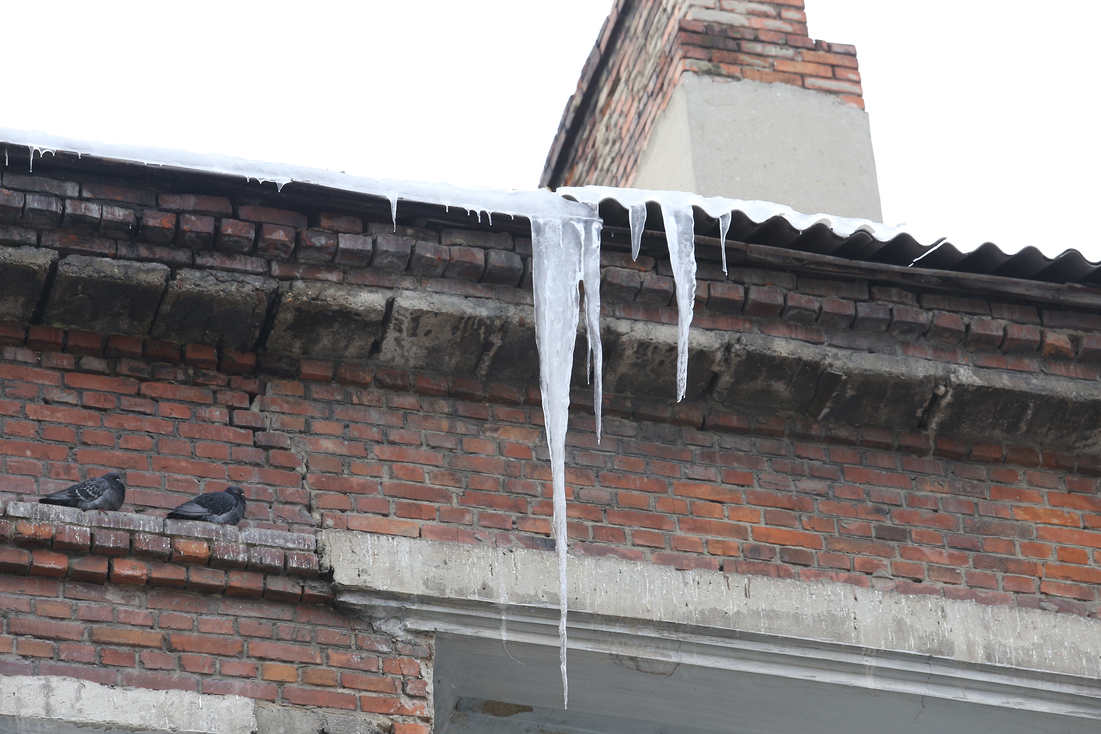 Об опасных сосульках предупредили новосибирцев