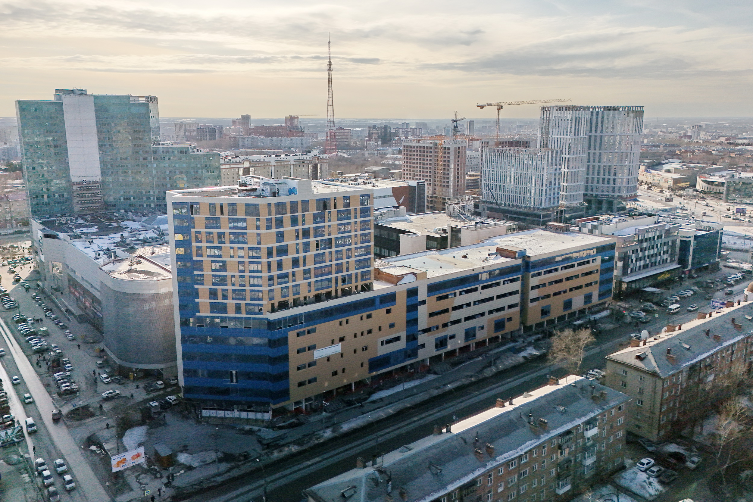 Наполовину подешевел огромный долгострой «Подсолнух» у площади Маркса