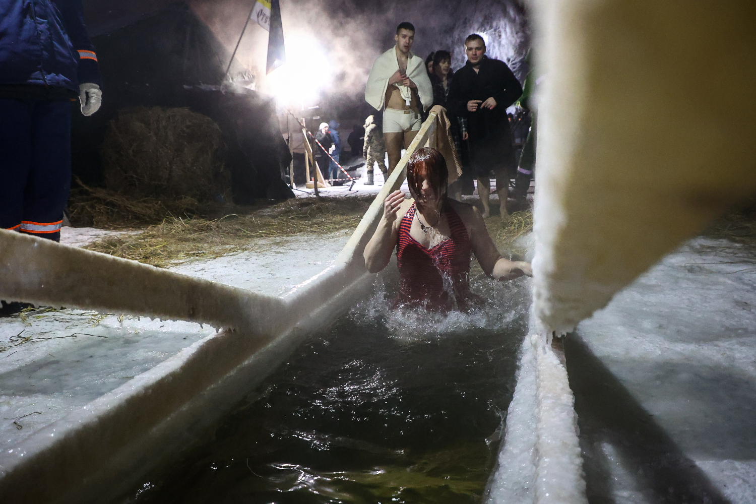 Итоги крещенских купаний: в прорубях побывали 8497 новосибирцев