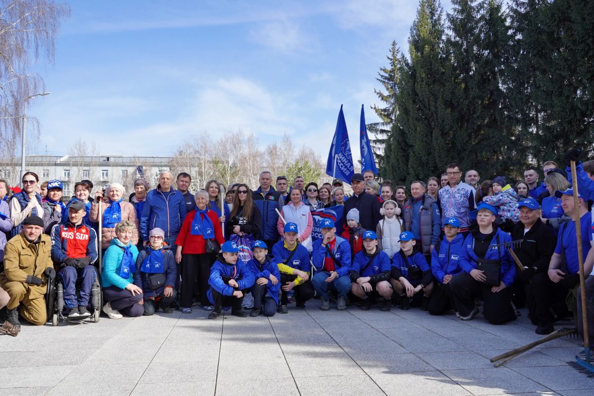 Активисты «Единой России» вышли на субботник у Монумента Славы