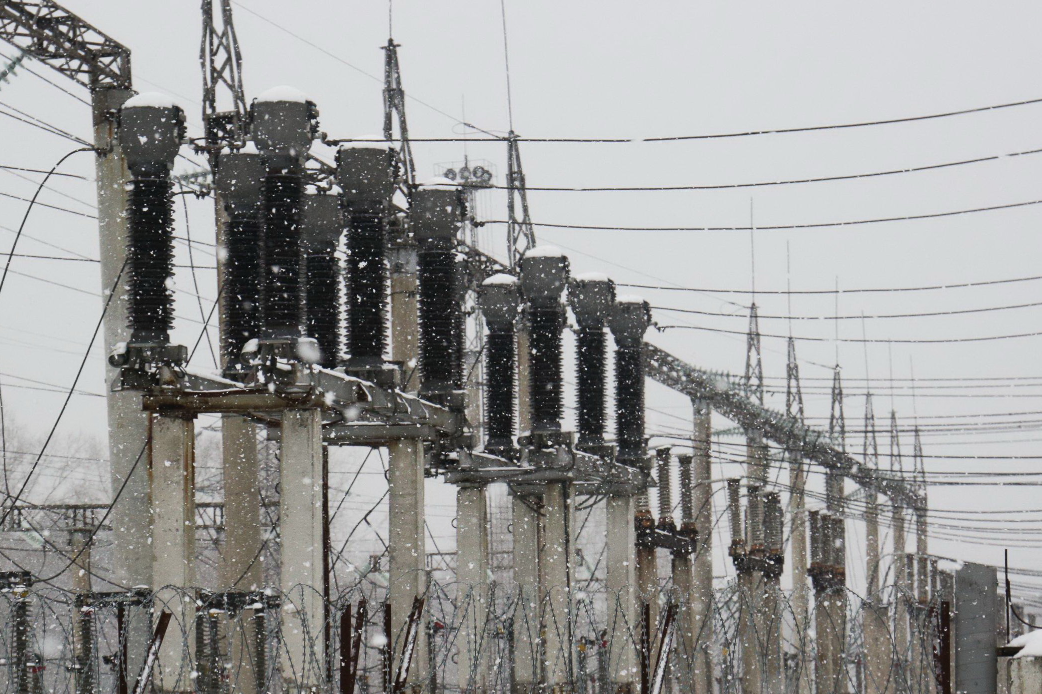 Ещё 6 бригад приехали срочно ремонтировать электросети под Новосибирском