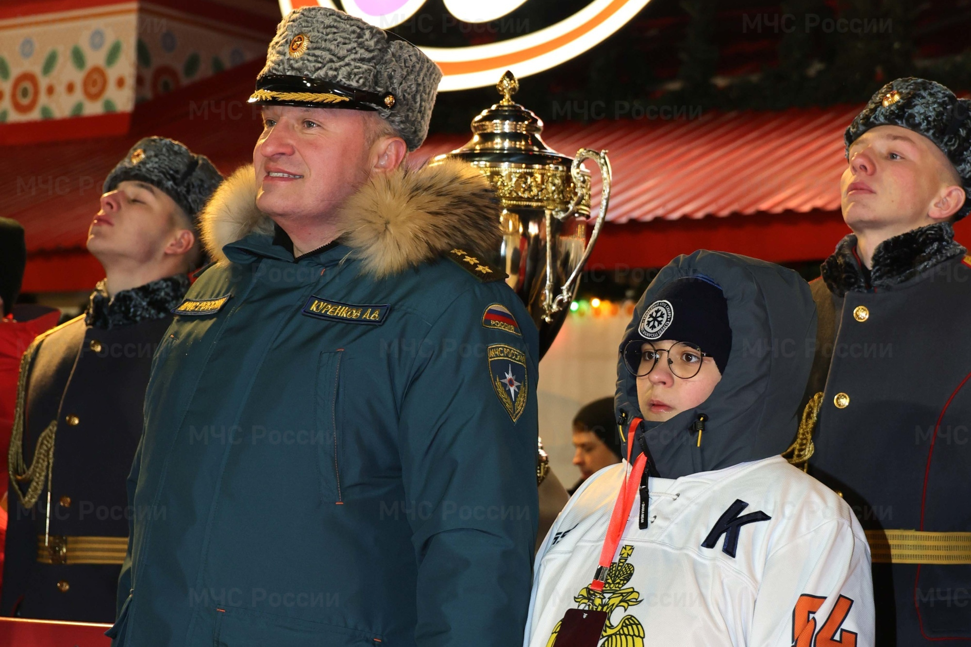 Глава МЧС России исполнил мечту 13-летнего Макара из Новосибирска