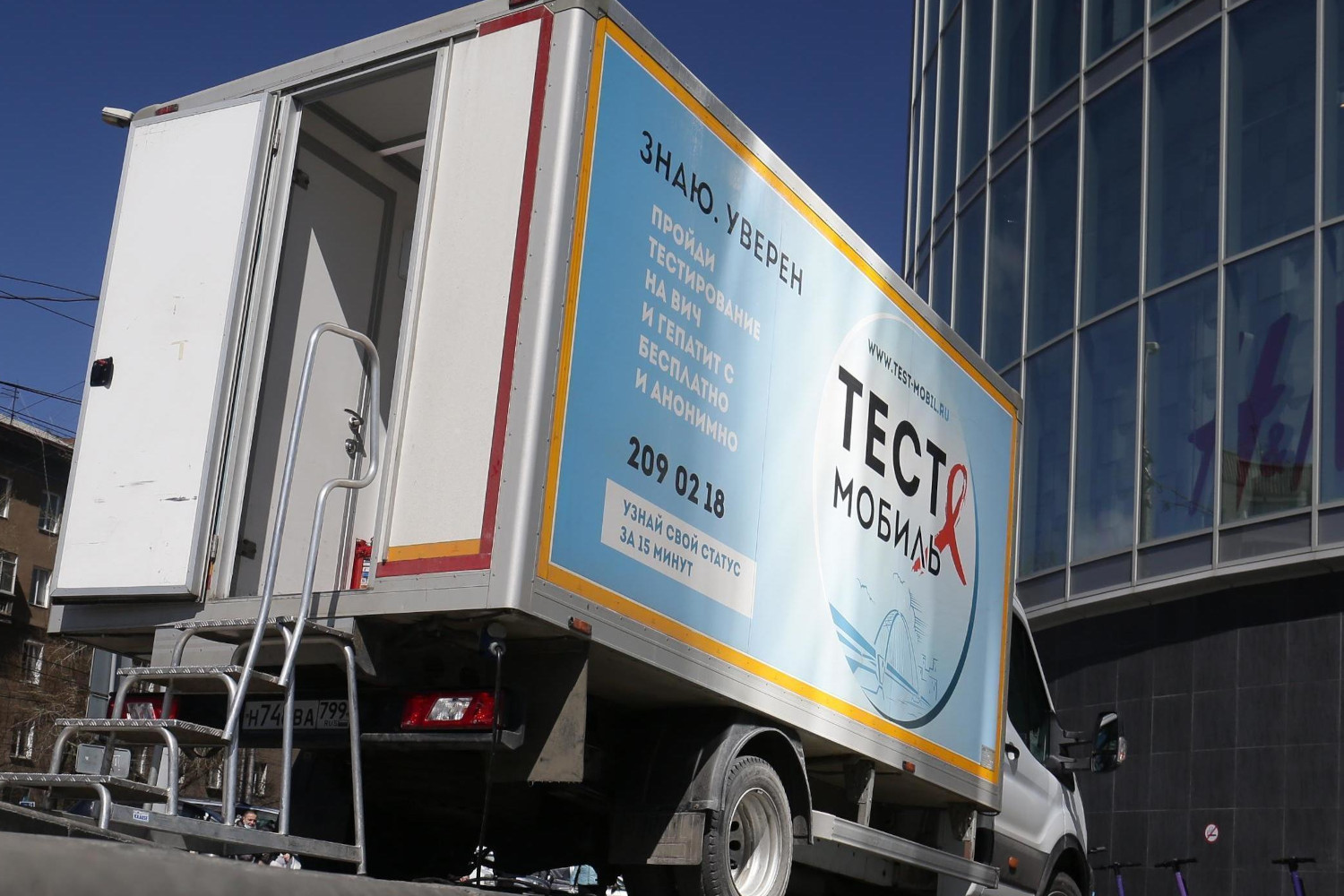 Новосибирцев протестируют на ВИЧ и гепатит С возле торговых центров