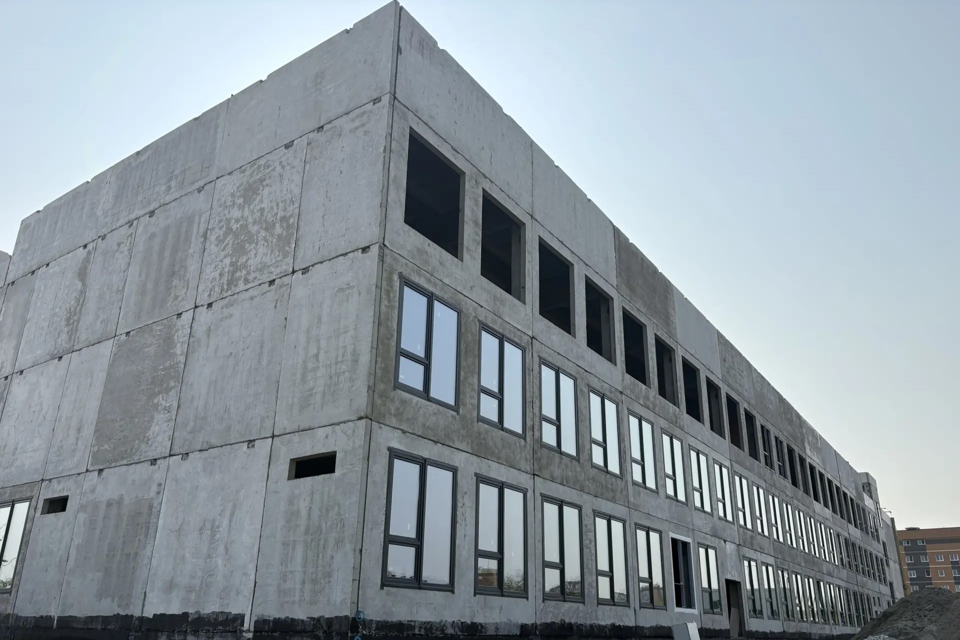 Школу на 825 мест планируют достроить до конца года на улице Большой