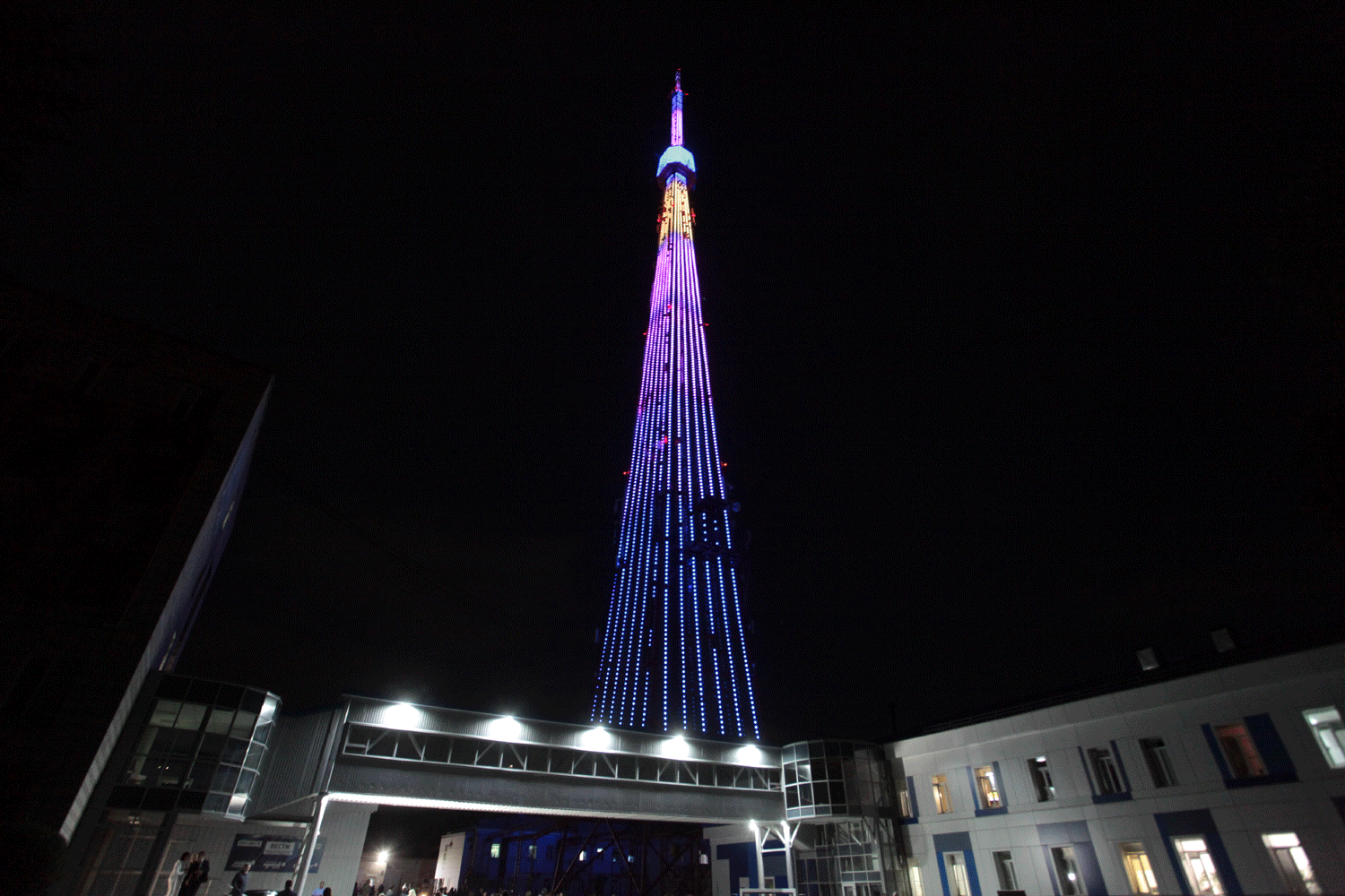 Воина с красной звездой увидят новосибирцы на 196-метровой телебашне
