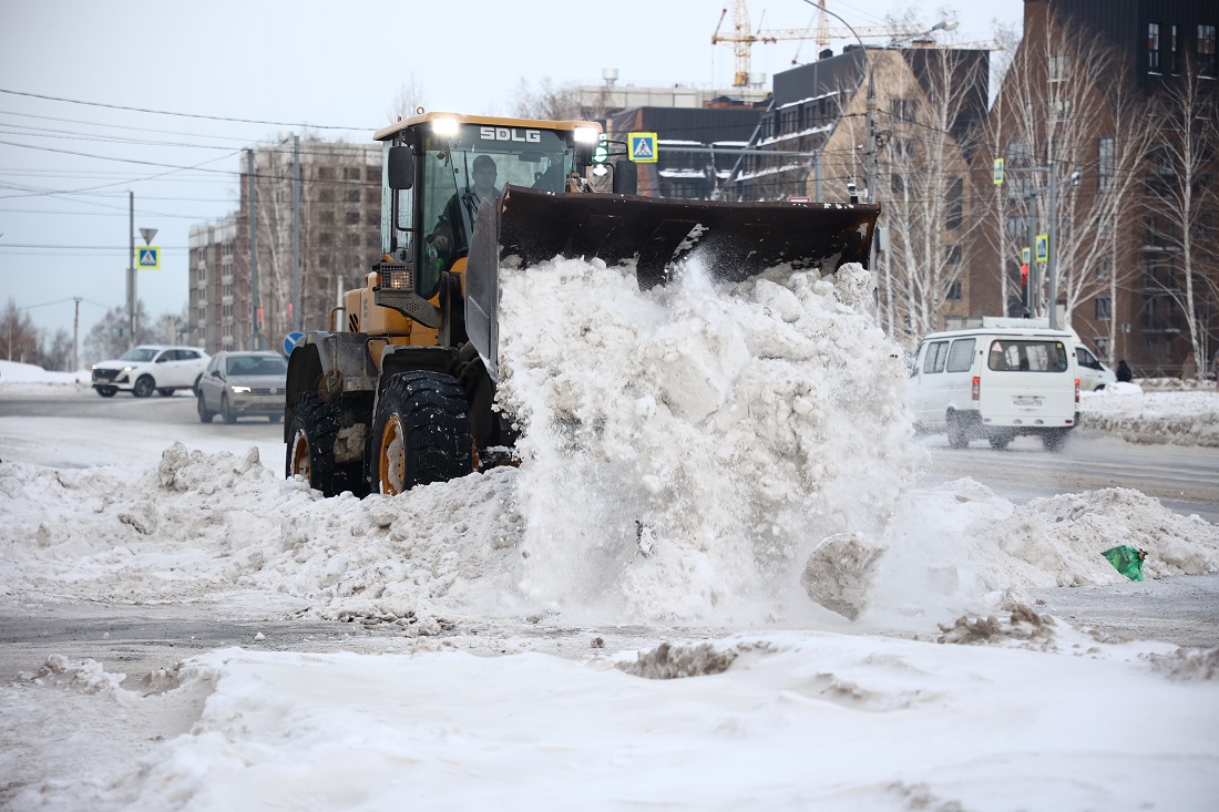 Мэр Кудрявцев поручил усилить уборку снега перед морозами в Новосибирске