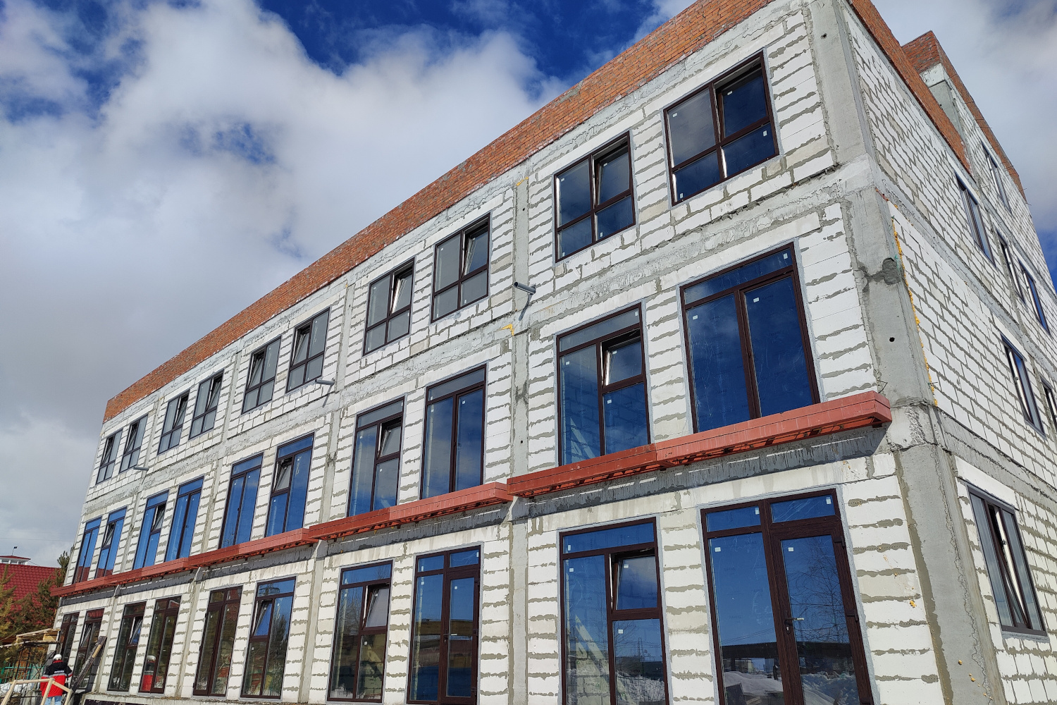 «Средиземноморскую» гостиницу строят у яхт-клуба под Новосибирском