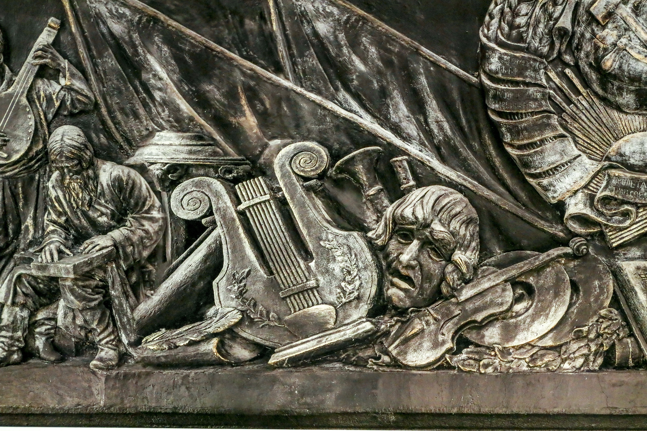 Барельеф-невидимка: рассматриваем самую масштабную работу Веры Штейн