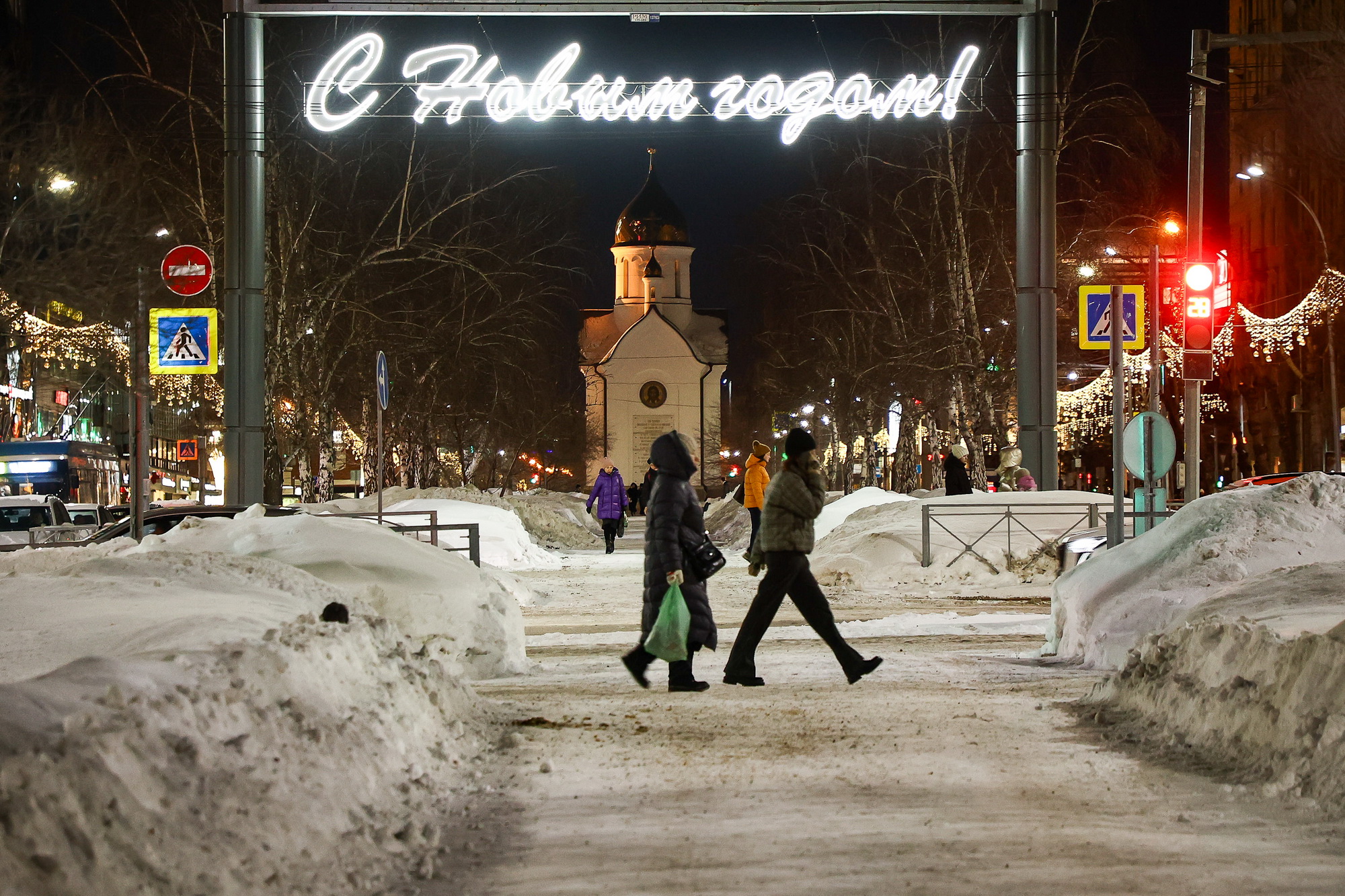Сверкает и переливается: 25 настроенческих фото новогоднего города