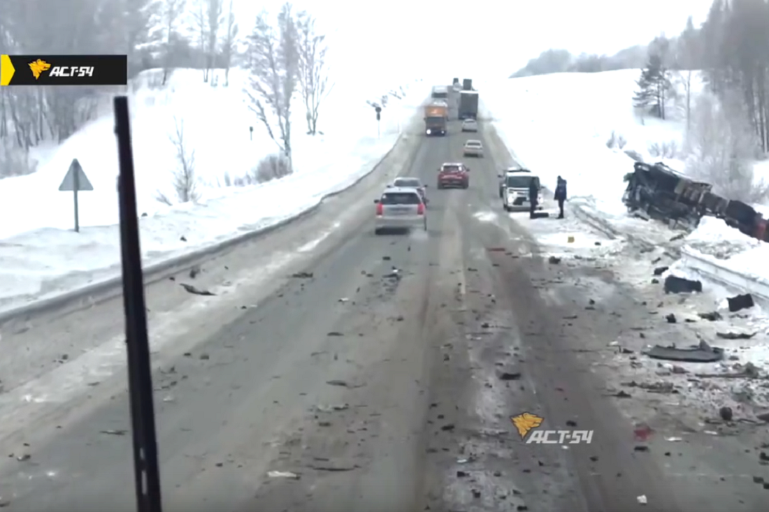 Бензовоз, фура и легковушка сошлись в ДТП под Новосибирском