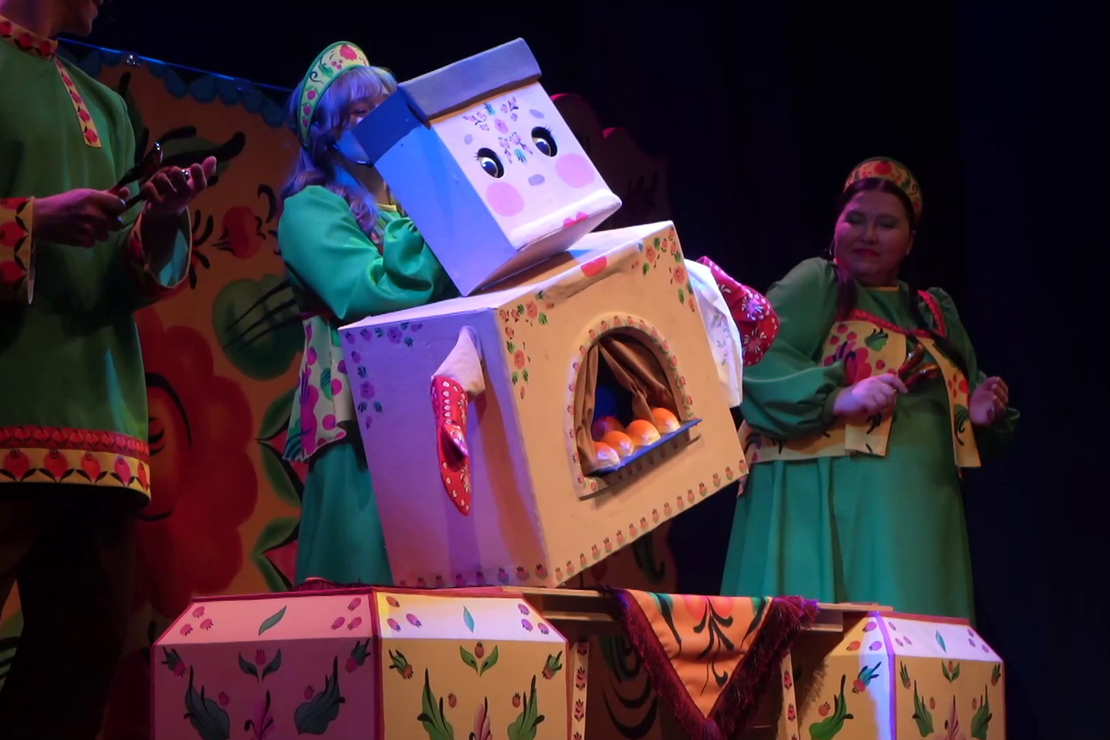 Новую версию сказки «Гуси-лебеди» поставили в кукольном театре