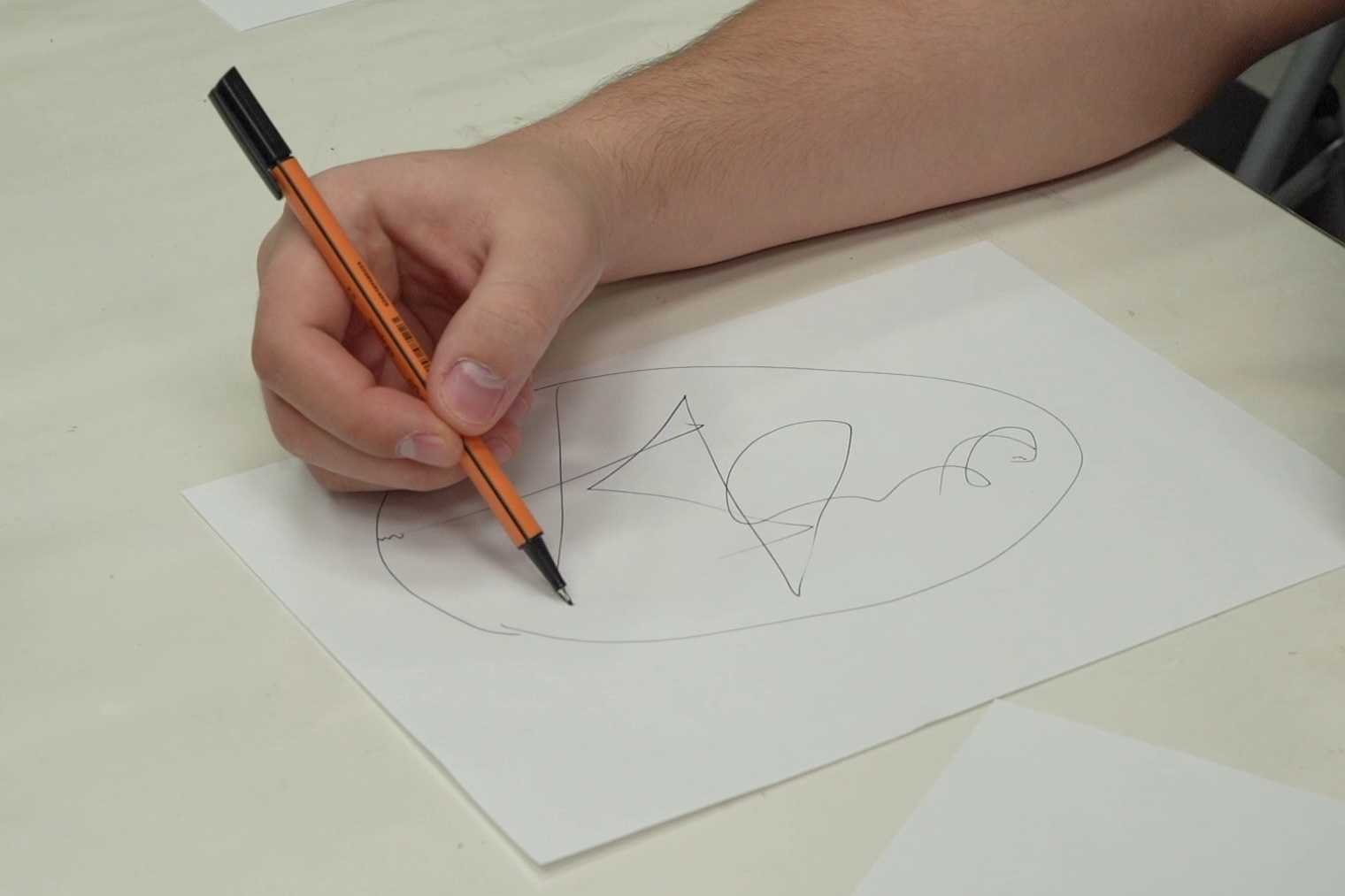 Эмоция в каракулях: ветераны СВО осваивают нейрографику в Новосибирске