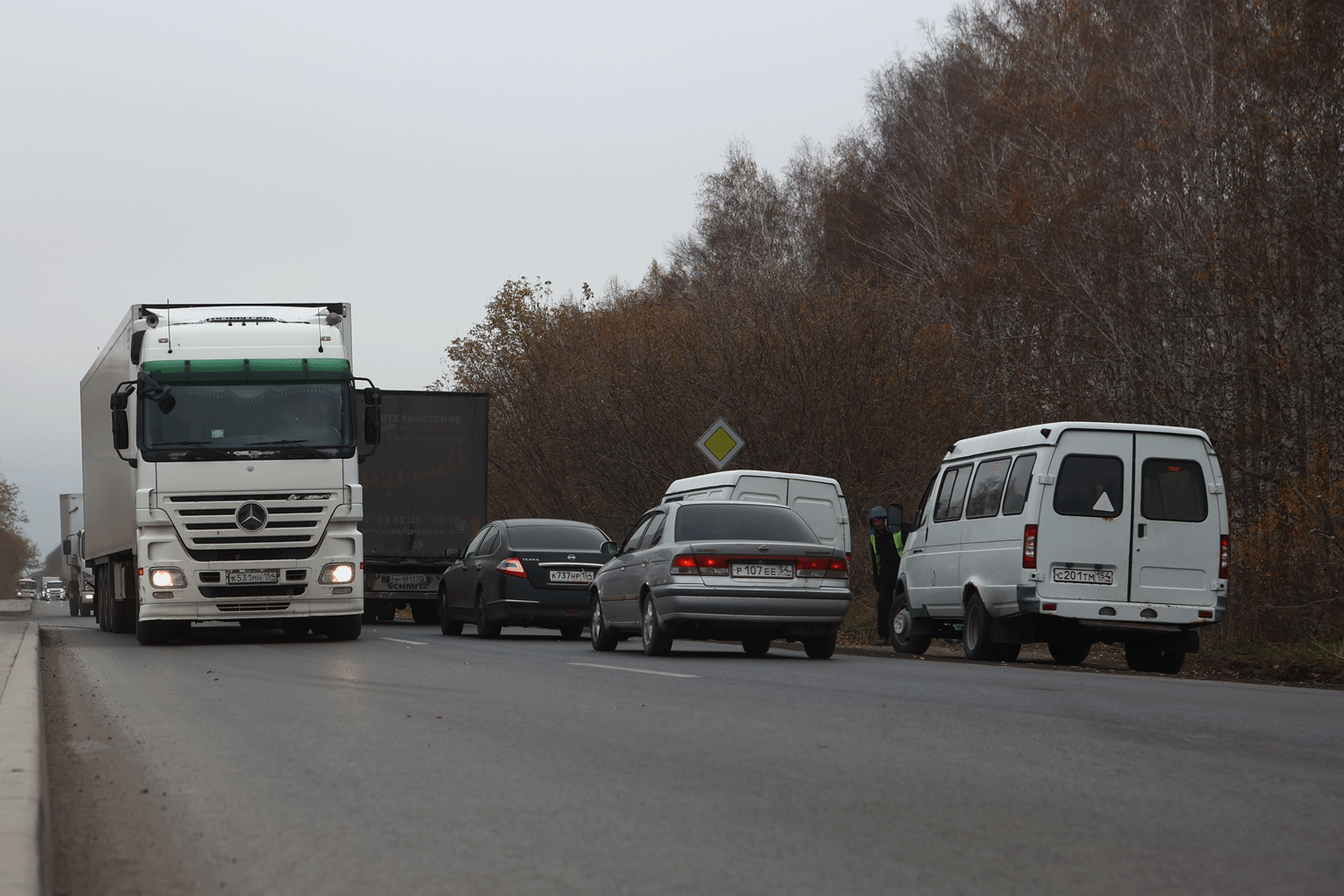 Отремонтируют 26 километров дороги из Новосибирска в Казахстан
