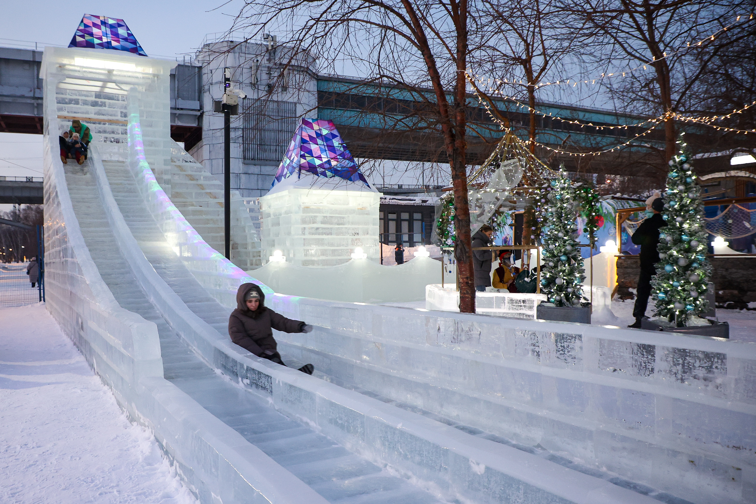 Новогодняя афиша: ледовый городок, снежные скульптуры и лыжная гонка