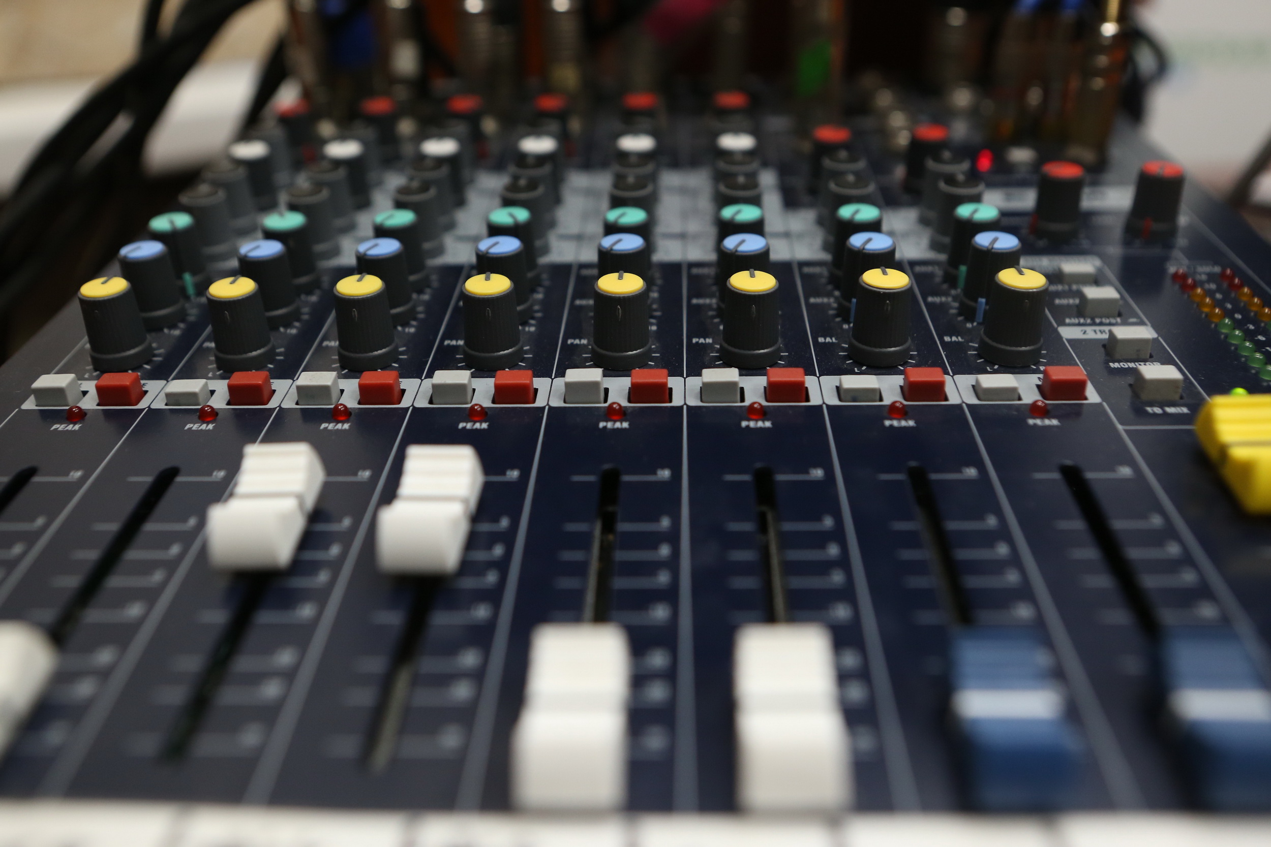 Новое утреннее шоу на «Городской волне» стартует с темы «День сурка»