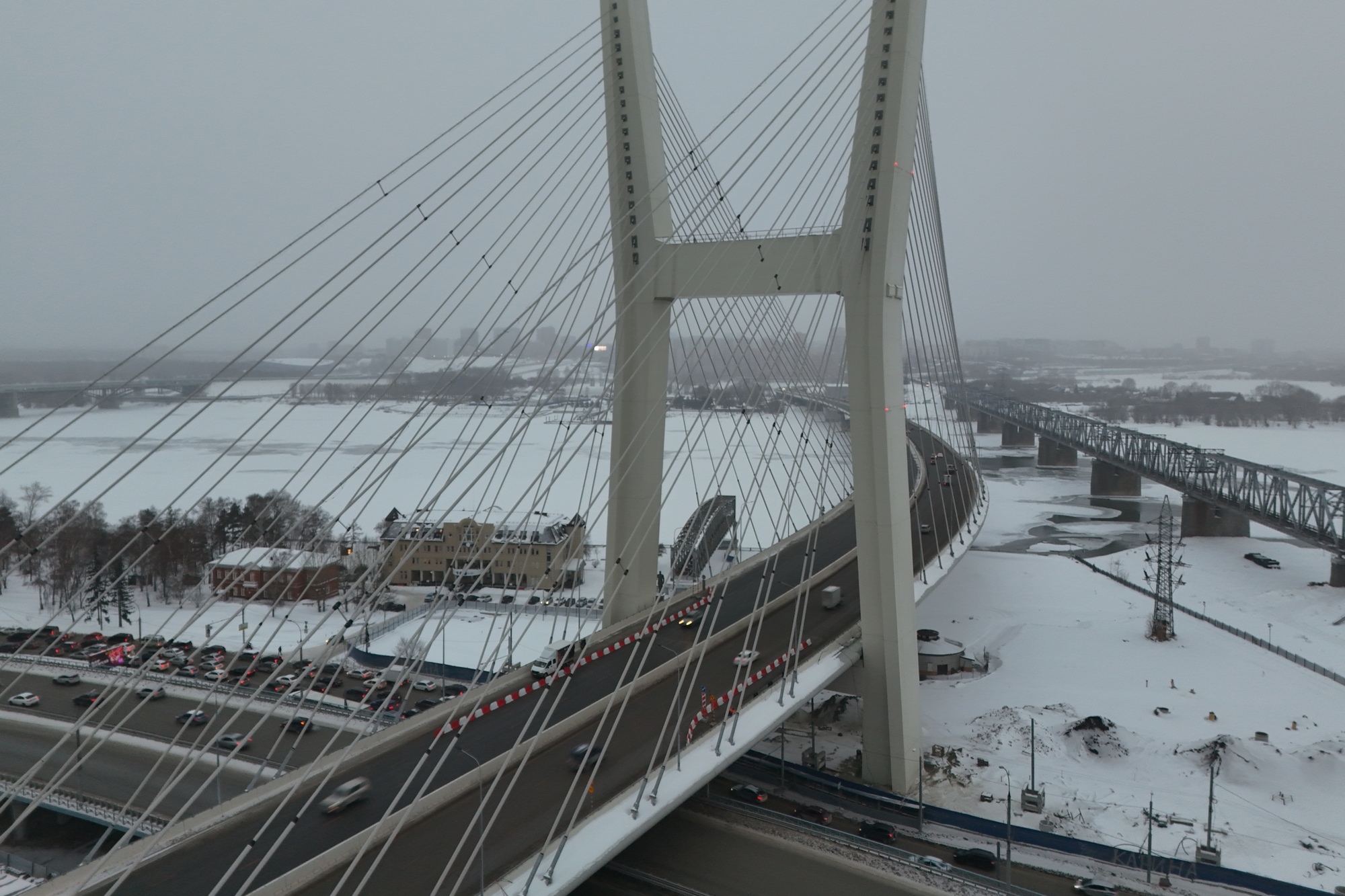 20 тысяч машин проезжают в сутки по новому мосту через Обь в Новосибирске