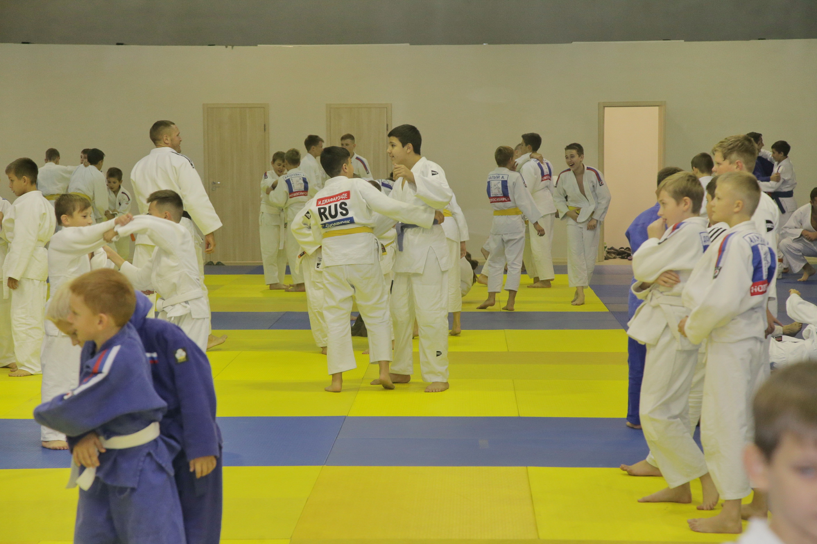 Новосибирские дзюдоисты завоевали 28 медалей на турнире имени Пименова