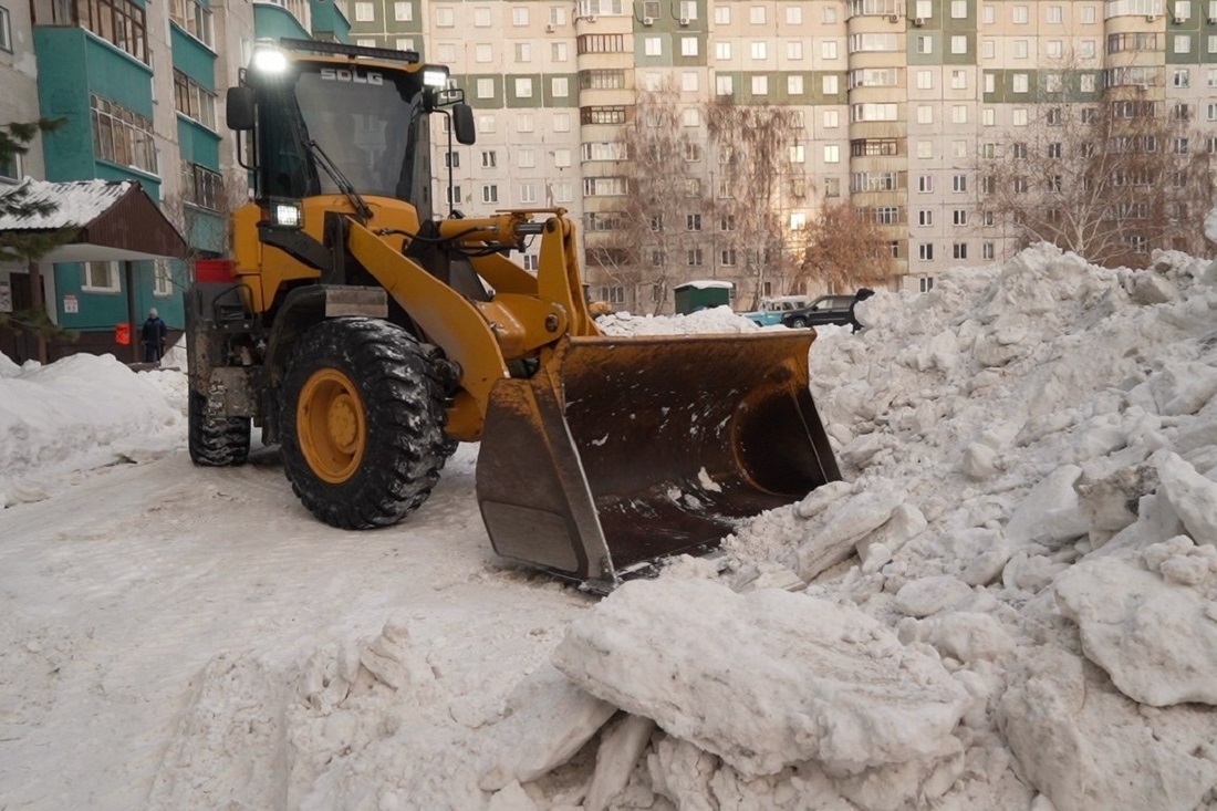 ДЭУ вывезли снег с 40 подтопляемых участков дорог Новосибирска