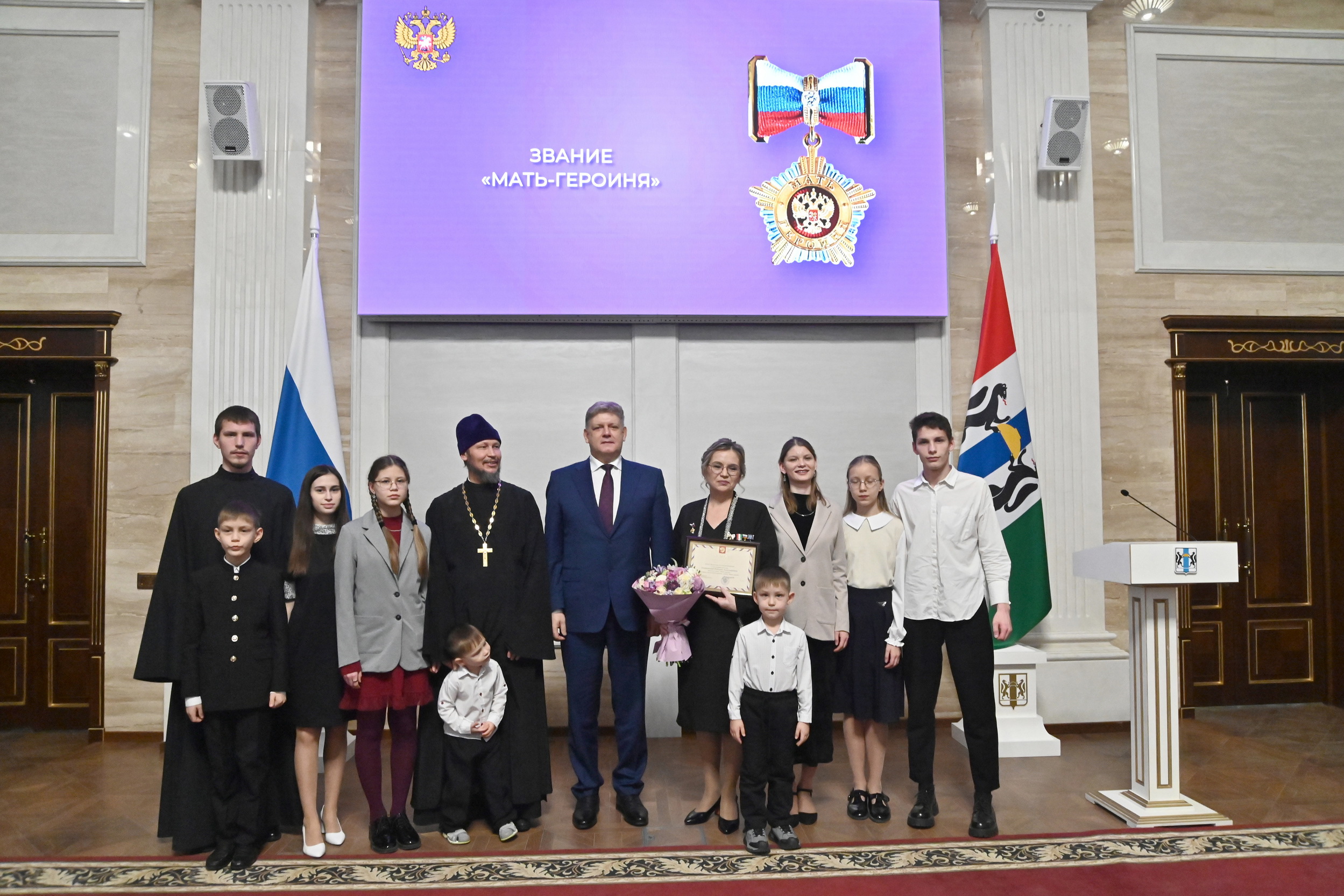 Полпред Серышев раздал новосибирцам госнаграды в День Конституции