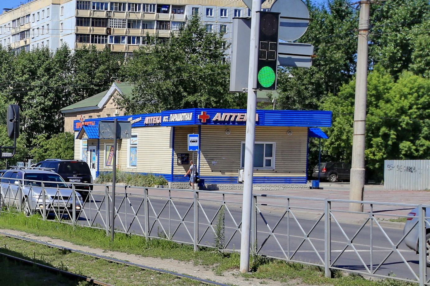 Большой павильон на углу Титова и Связистов постановили демонтировать