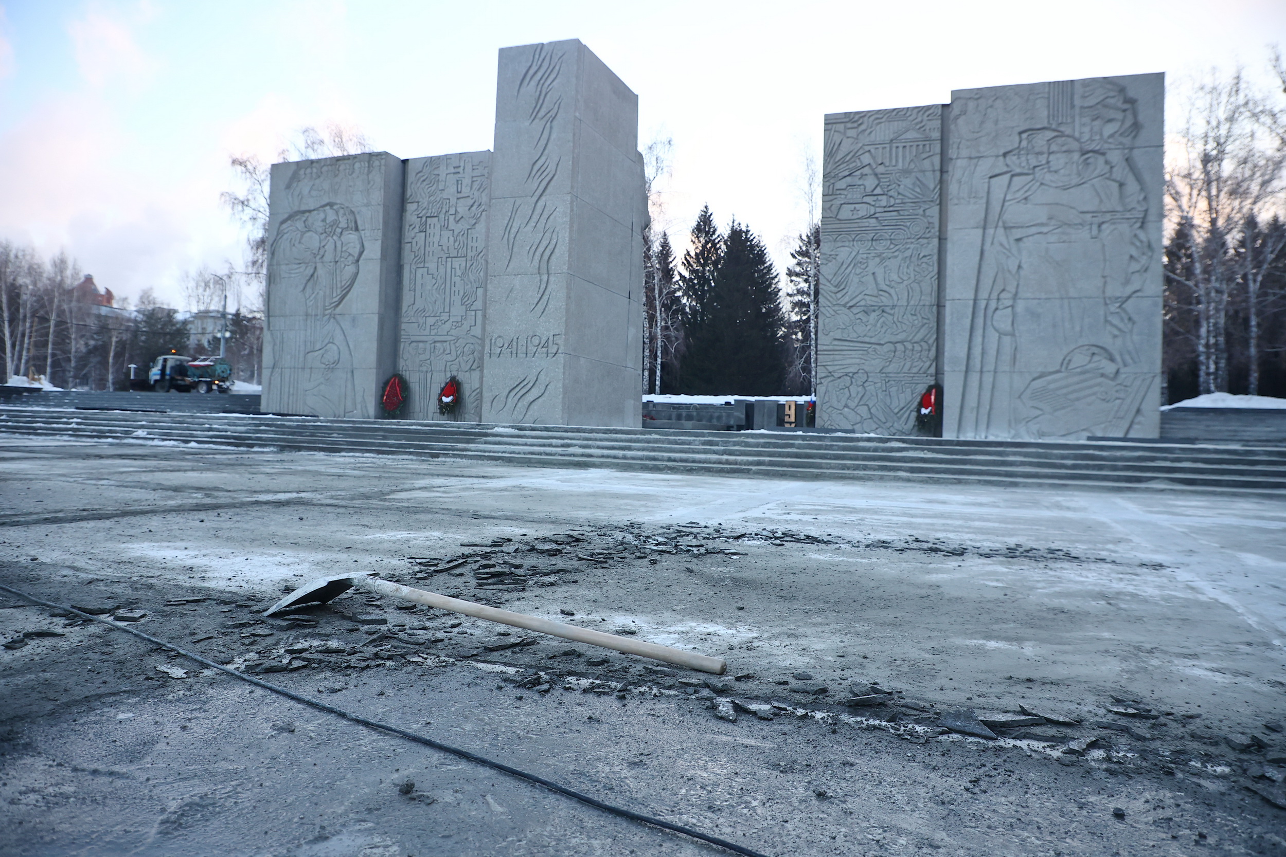 Мэр Кудрявцев: шлифовку новых плит на Монументе Славы закончат в марте