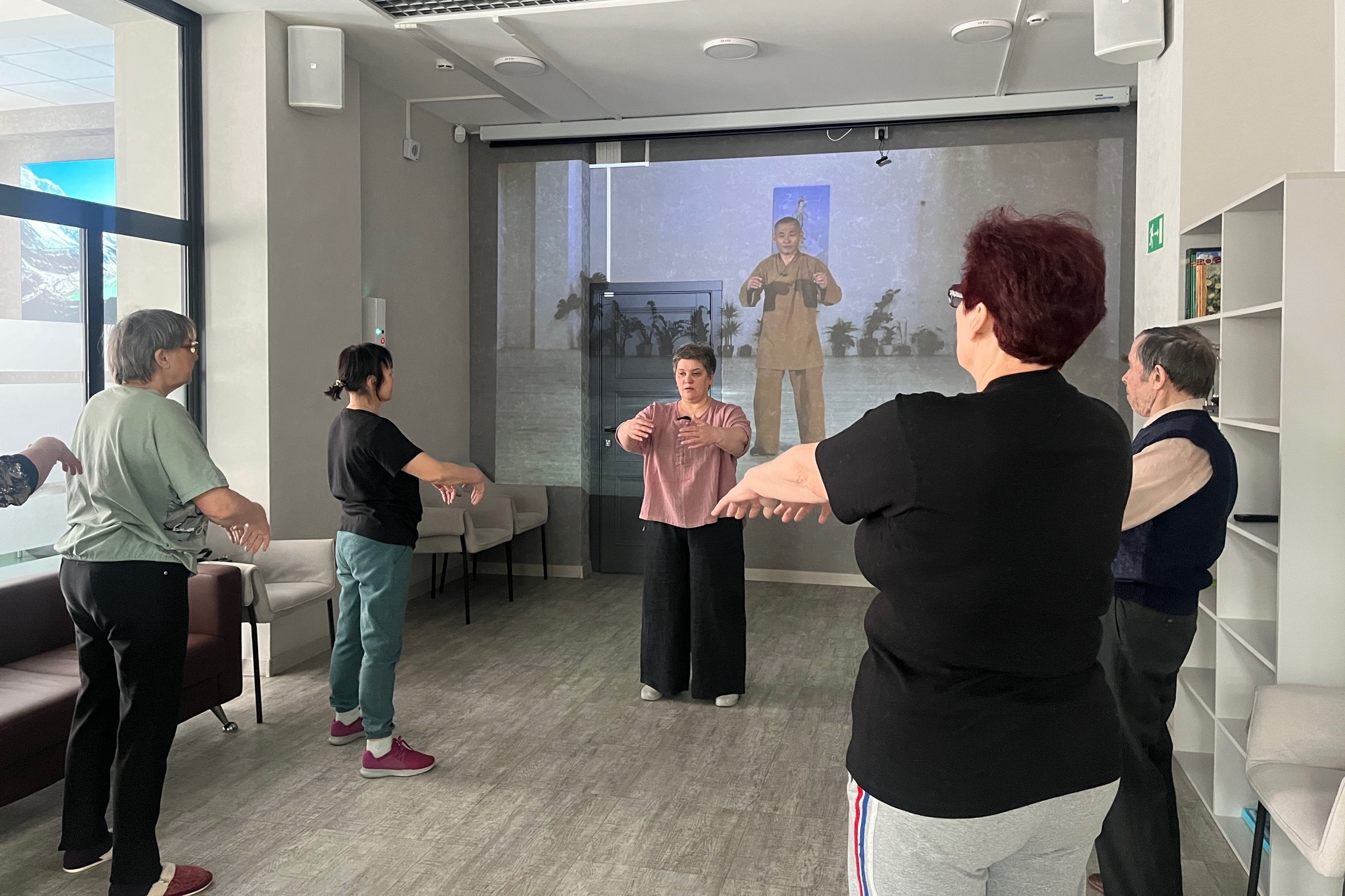 Соцработников спасают от профессионального выгорания в Новосибирске