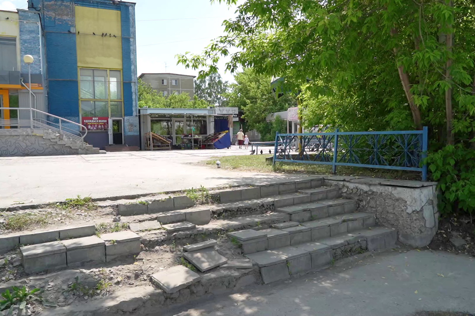 «Город без окраин»: опасную лестницу отремонтируют у остановки на Шлюзе