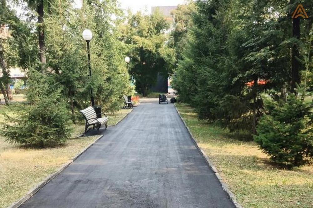 В Новосибирске аллеи Центрального парка отремонтировала дорожная компания